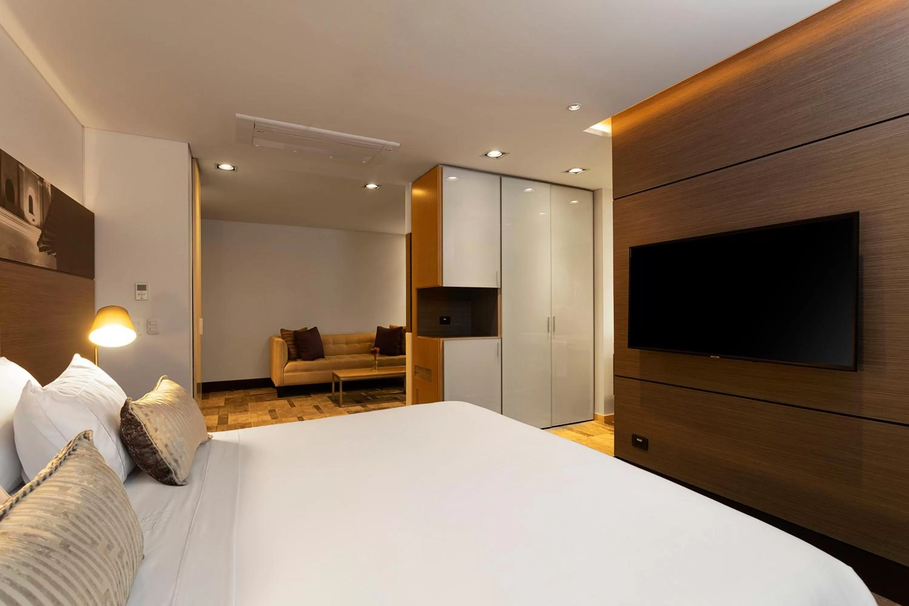 Living room, Bed in EK Hotel By Preferred Hotels Group
