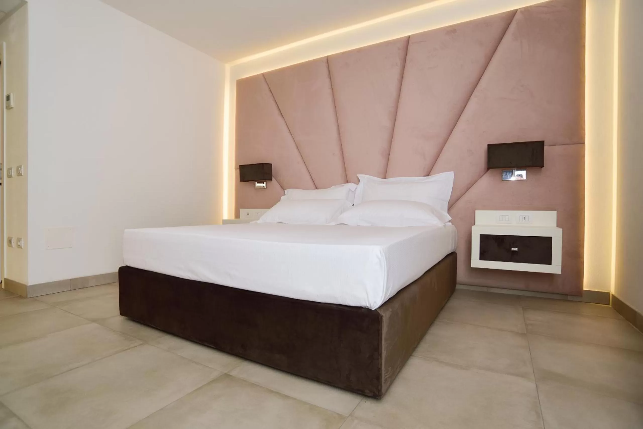 Bedroom, Bed in M2 Hotel