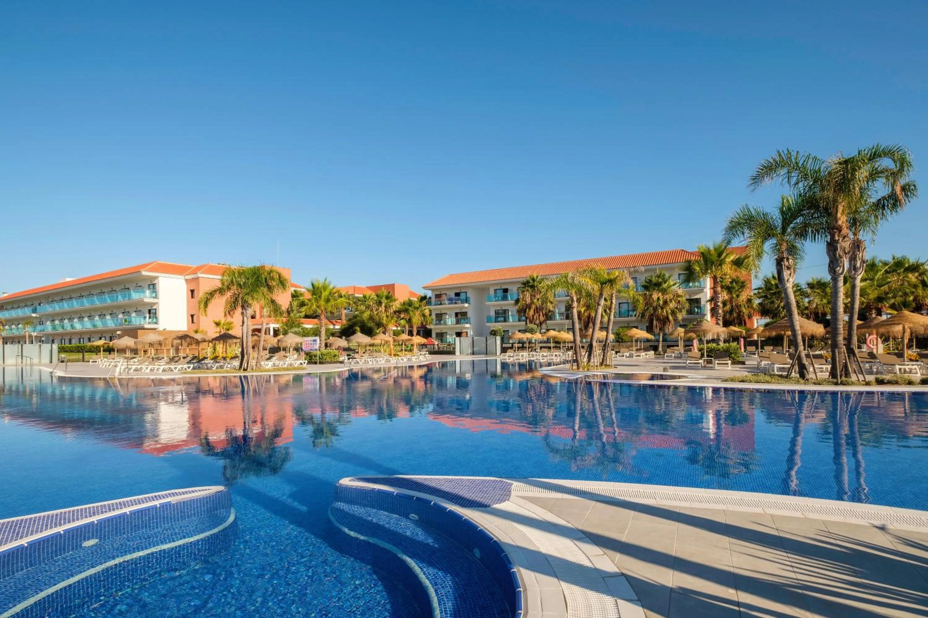 Swimming pool in Hotel Best Costa Ballena