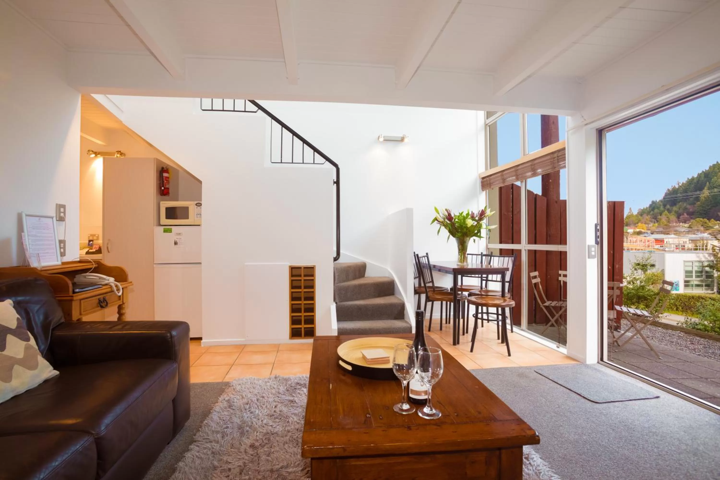 Living room in Cranbury Court Apartments