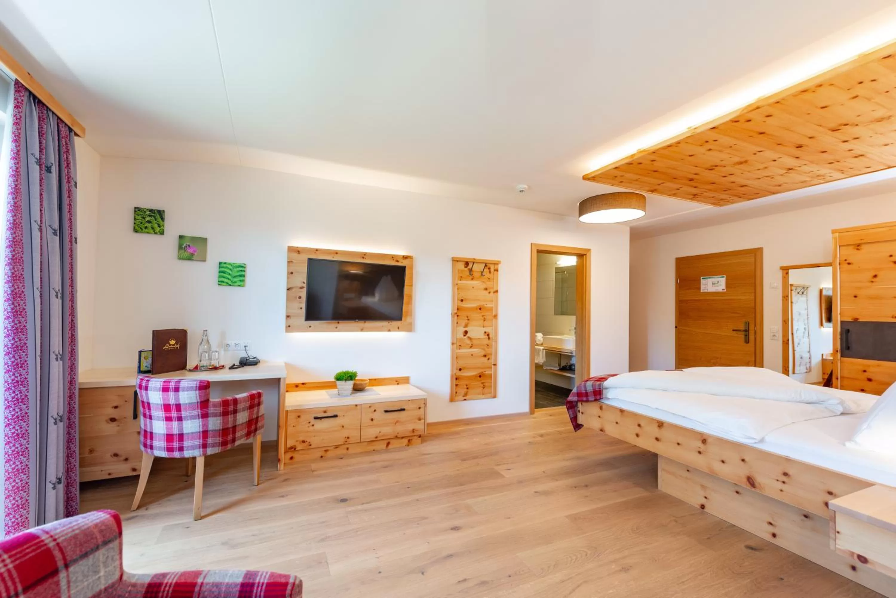 Photo of the whole room, Bed in Hotel Lindenhof