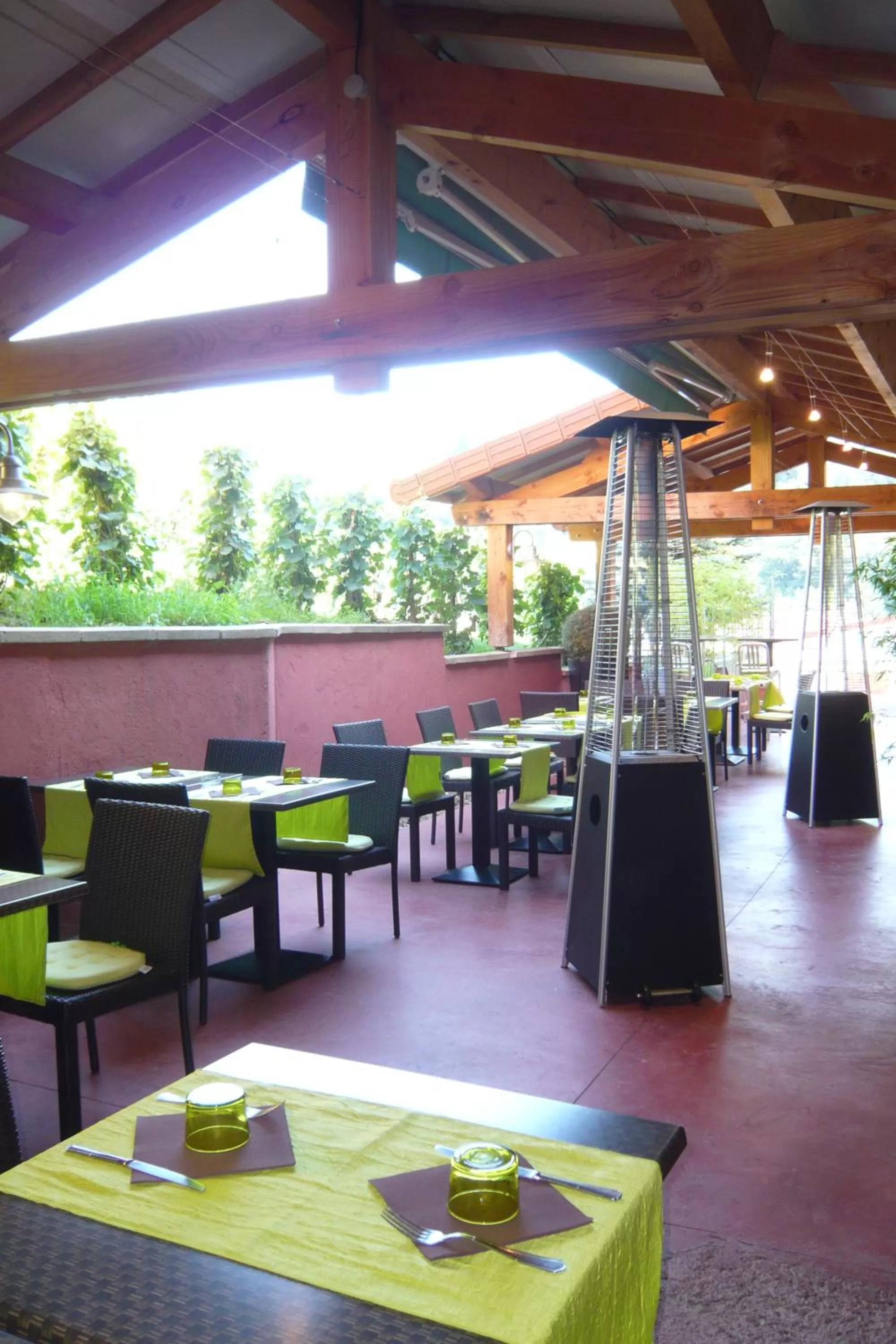 Restaurant/places to eat in Logis Hôtel Burnichon