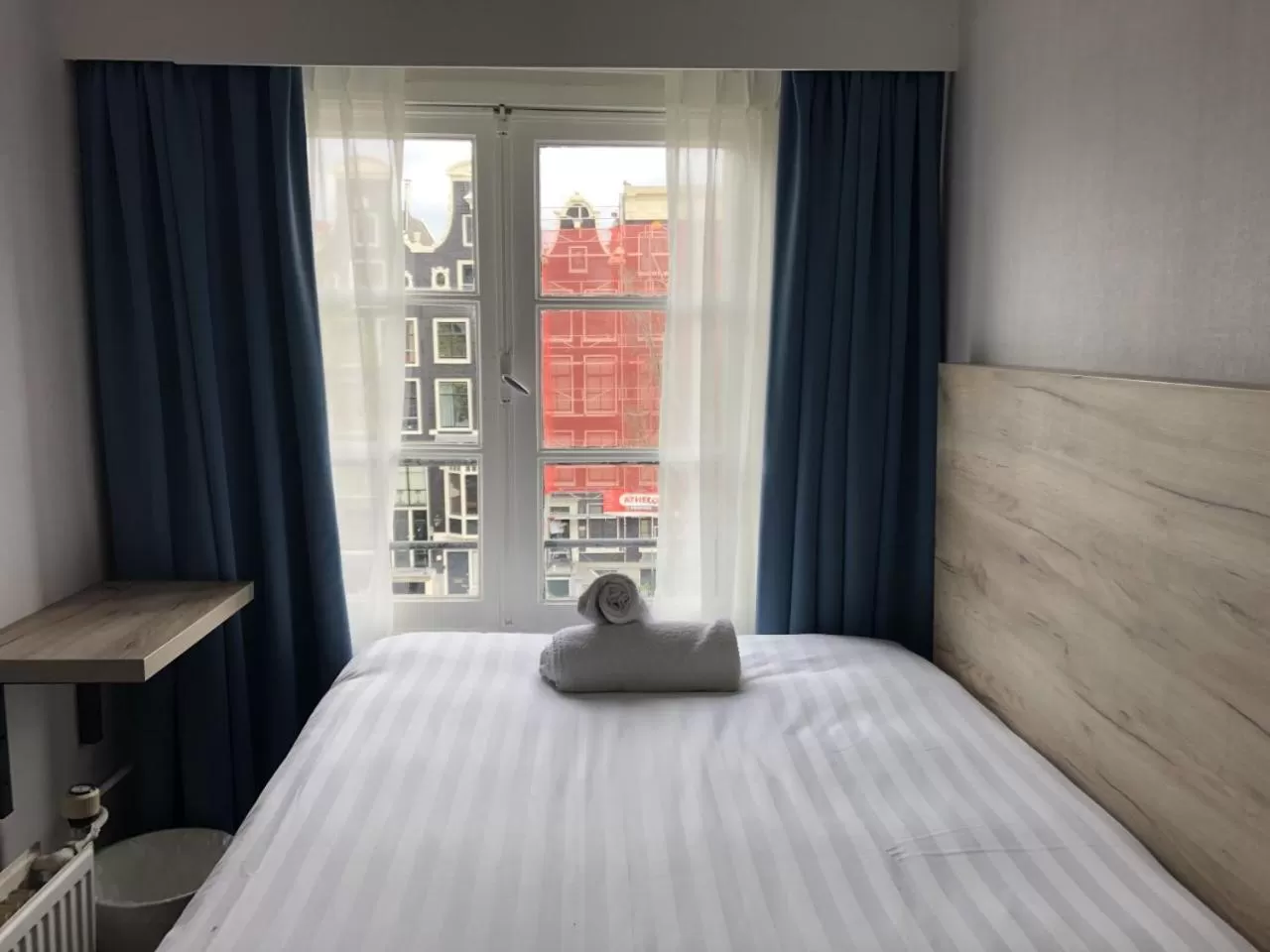 Bed in Facade Hotel Amsterdam