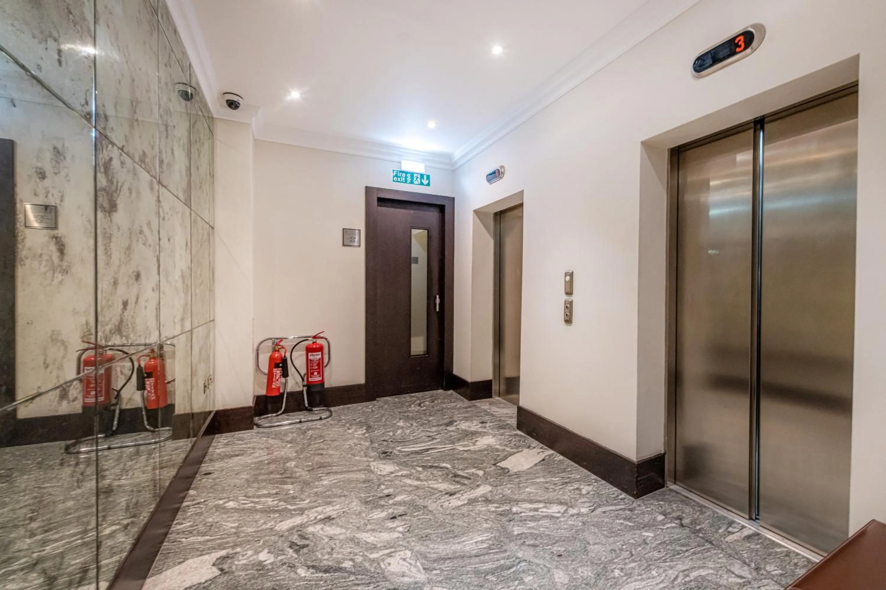 Area and facilities in 130 Queen's Gate Apartments