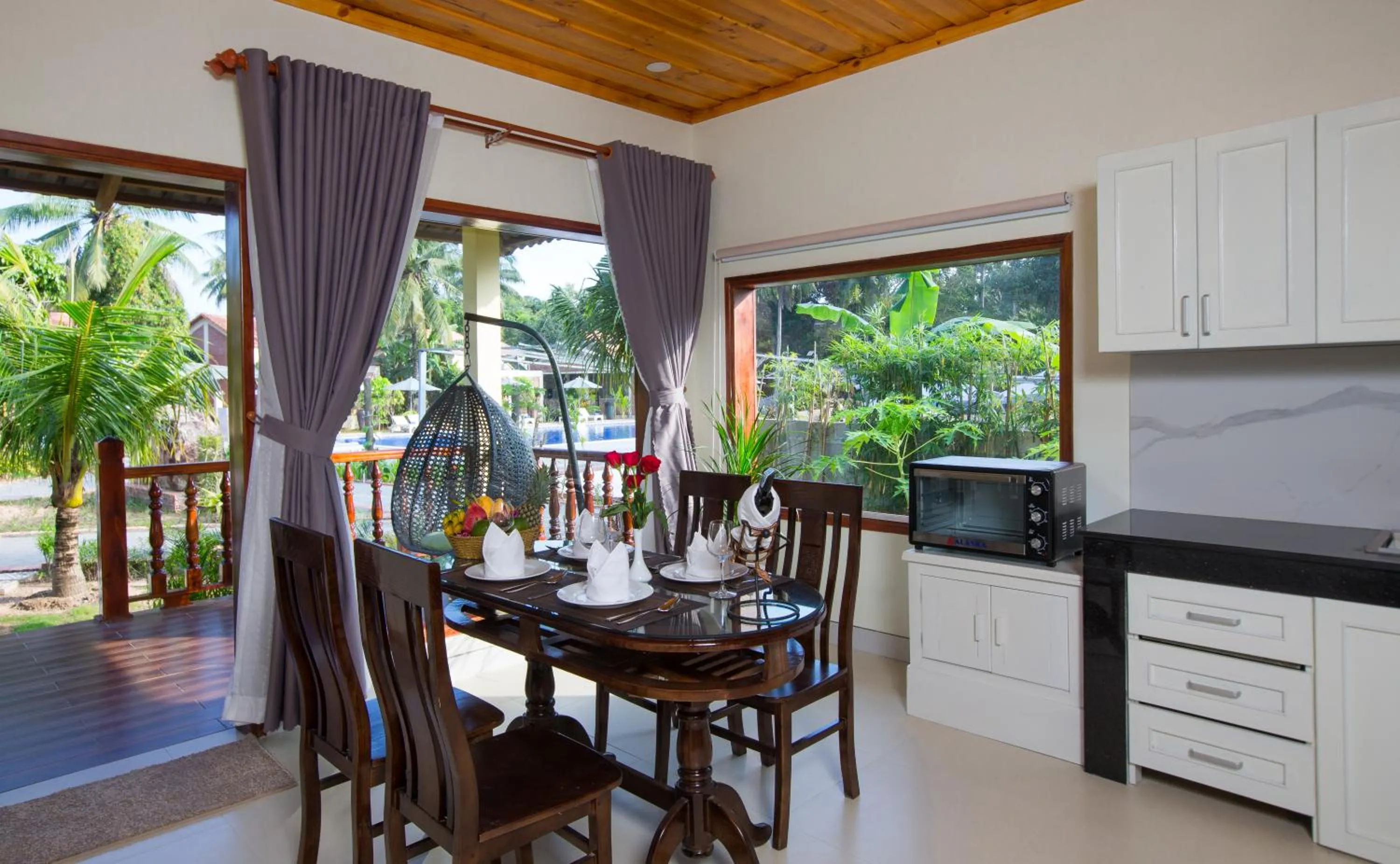 Kitchen or kitchenette in Elwood Premier Resort Phu Quoc