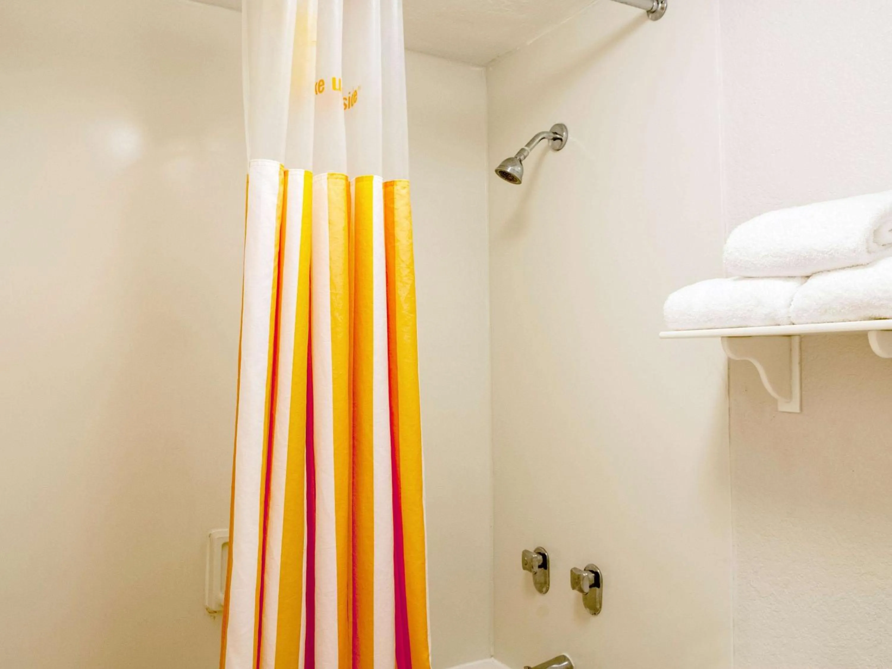 Photo of the whole room in La Quinta Inn by Wyndham New Orleans Veterans / Metairie