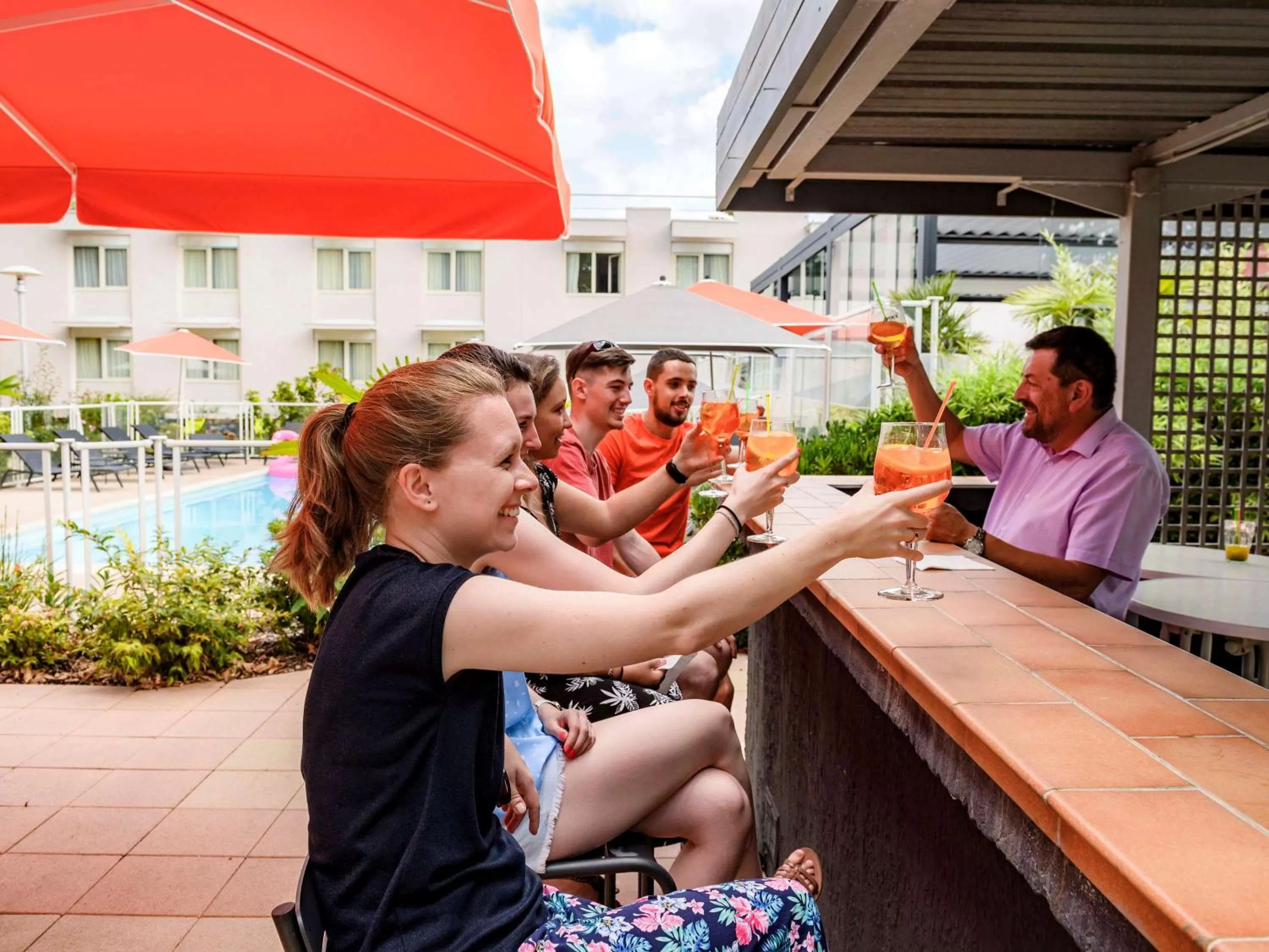Lounge or bar in Novotel Orléans Chemins De Sologne Demeures De Campagne