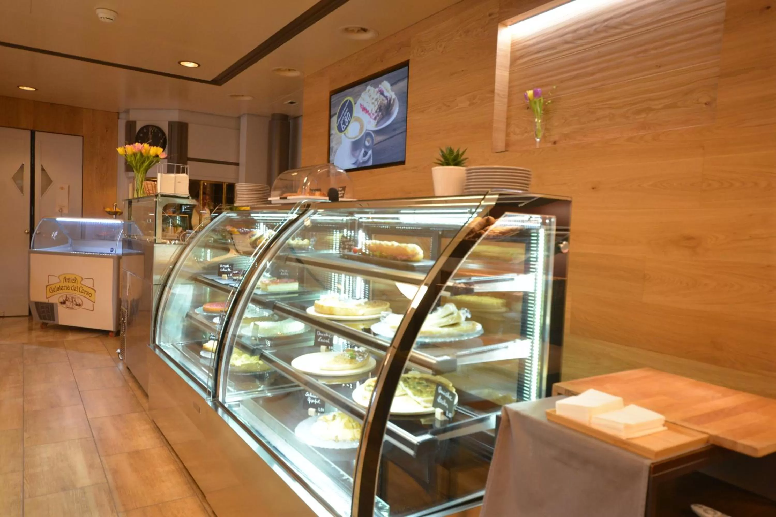 Restaurant/places to eat in Seehotel Riviera at Lake Lucerne