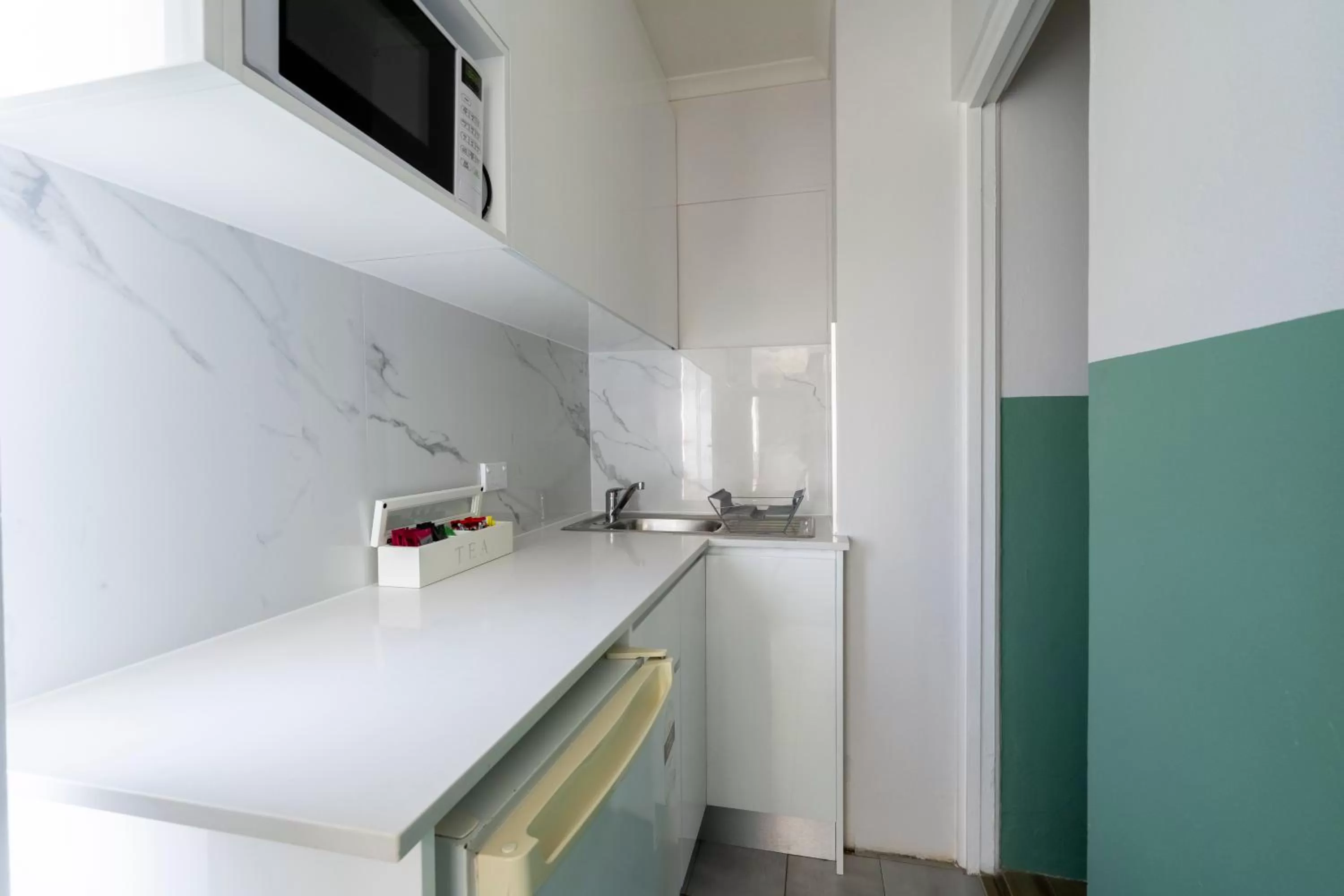 Manly Waves Studios & Apartments