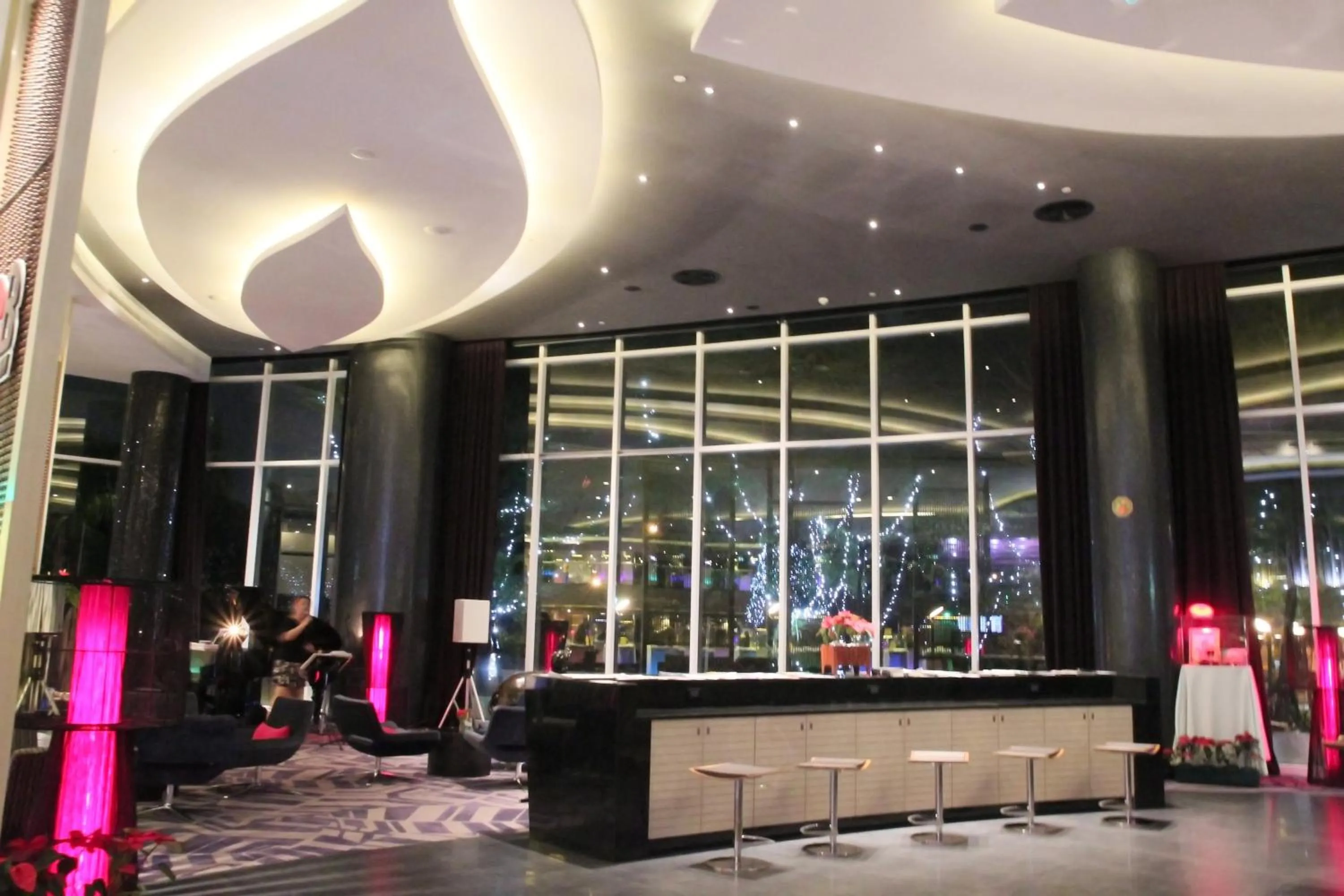 Lounge or bar in Amaranth Suvarnabhumi Hotel - Free Suvarnabhumi Airport Shuttle