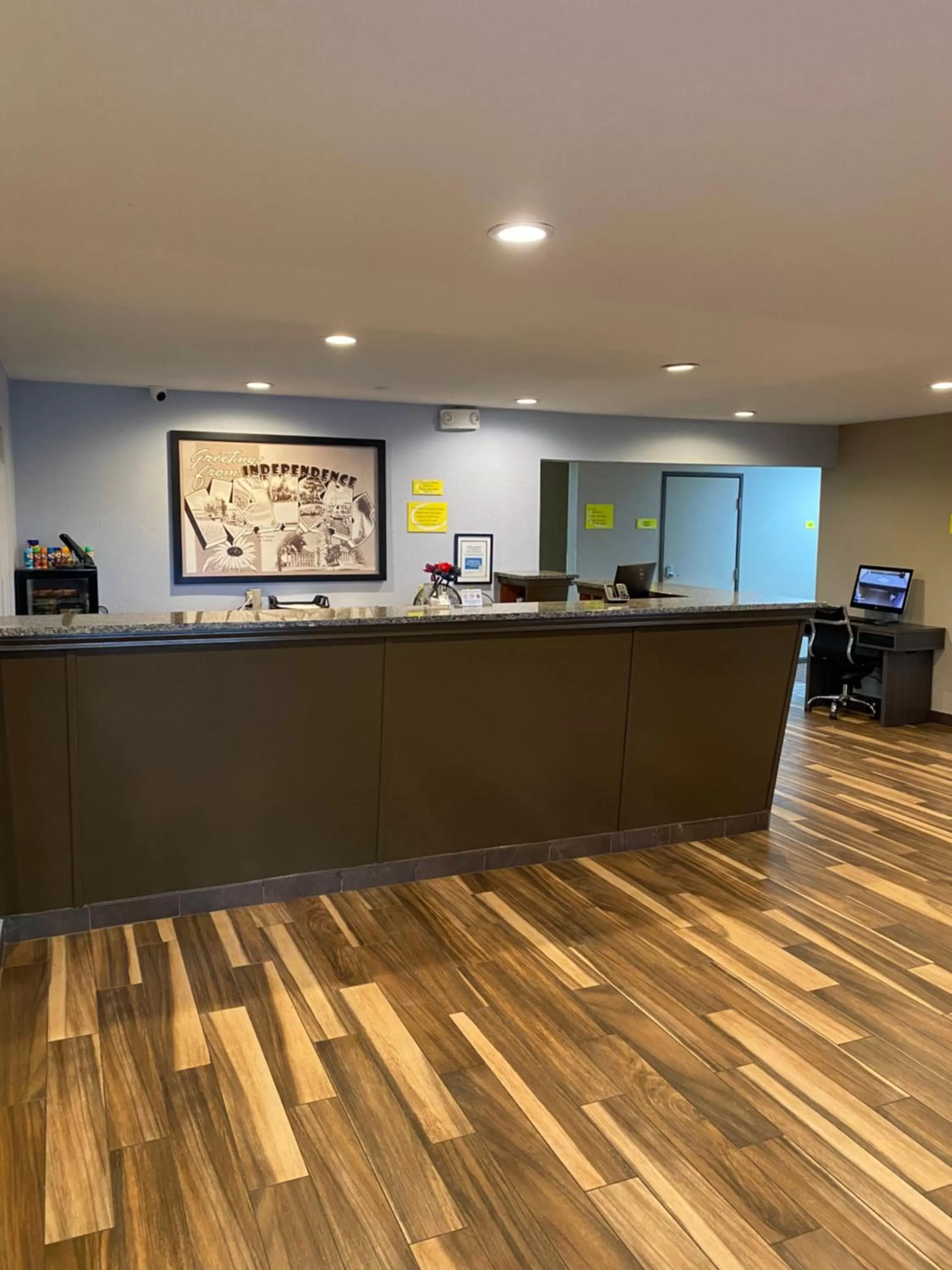 Lobby or reception in Super 8 by Wyndham Independence KS