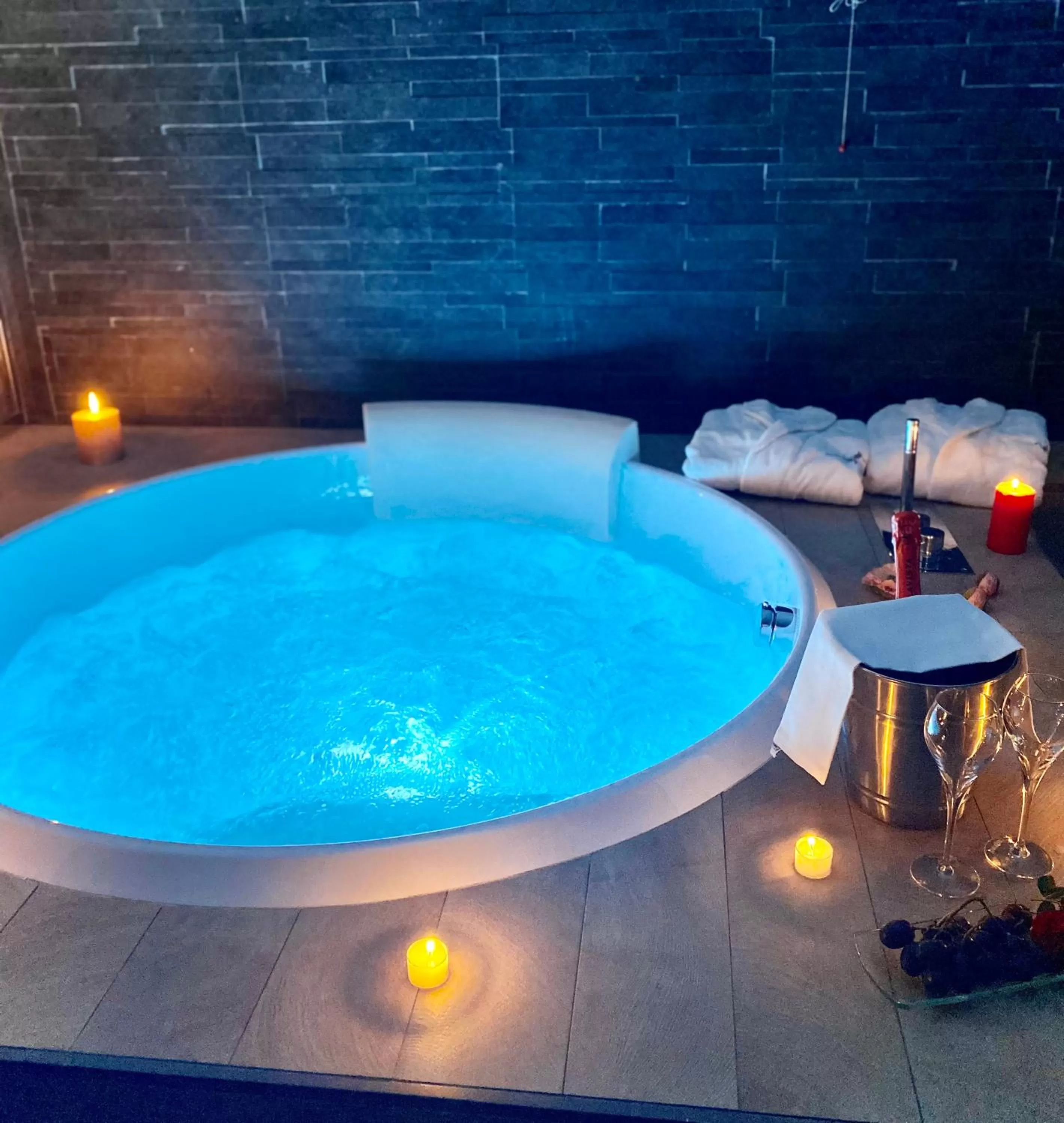 Hot Tub in Admiral Park Hotel by Falco D'Oro Hotels