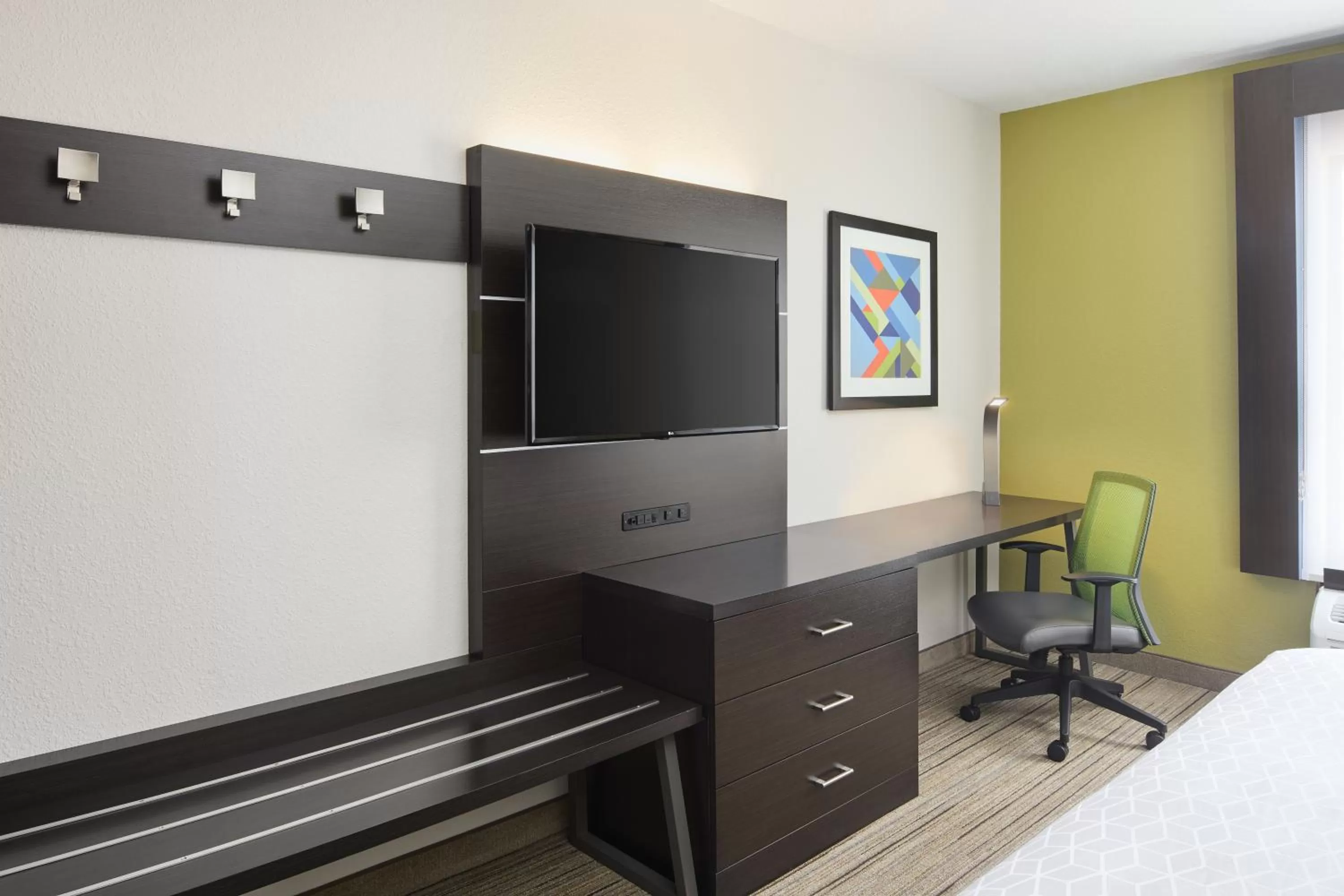 TV and multimedia, Bed in Holiday Inn Express Hotel & Suites Port Richey by IHG