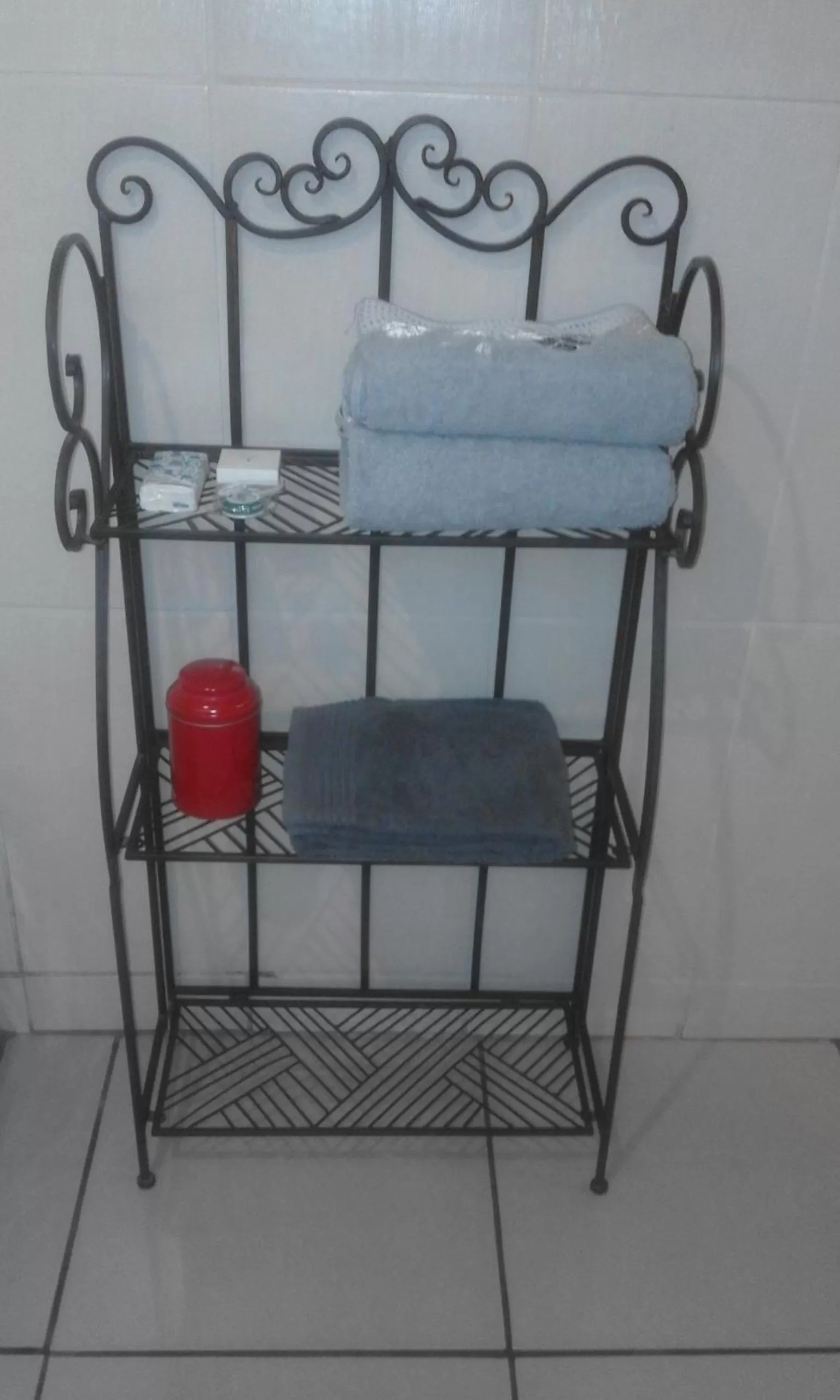 Bathroom in Poetry Guestrooms