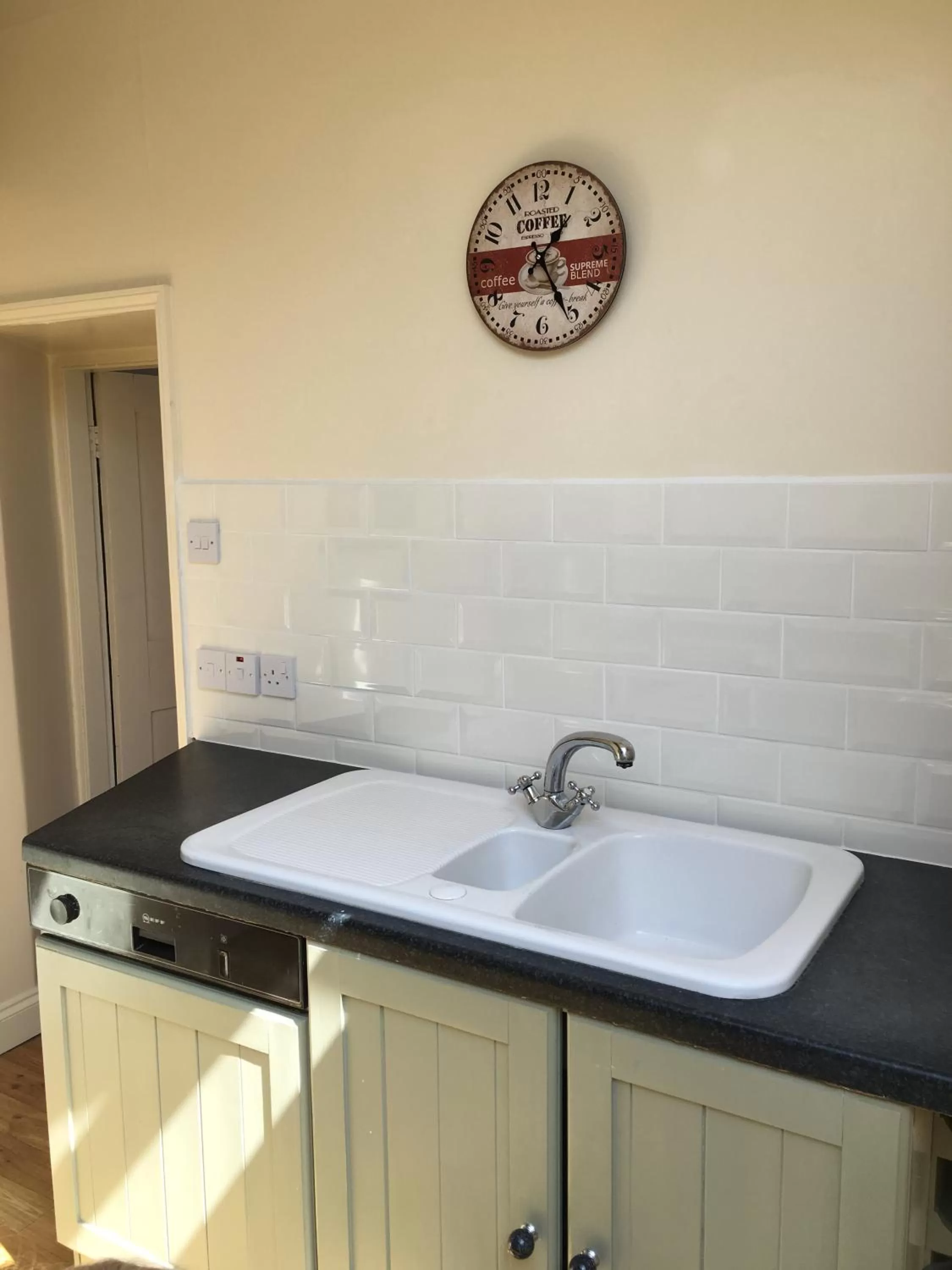 Kitchen or kitchenette in The Crown Hotel