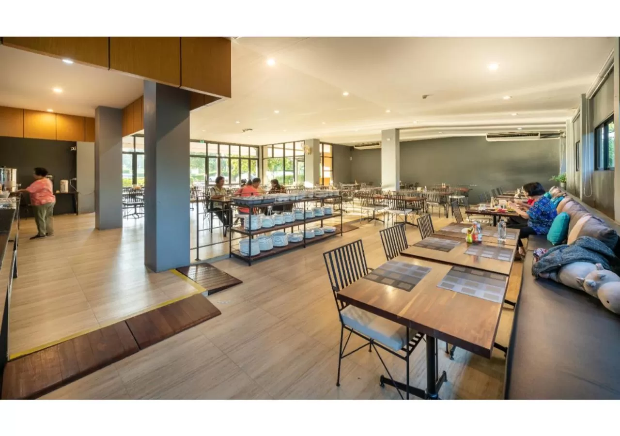 Restaurant/places to eat in The Wind Hotel