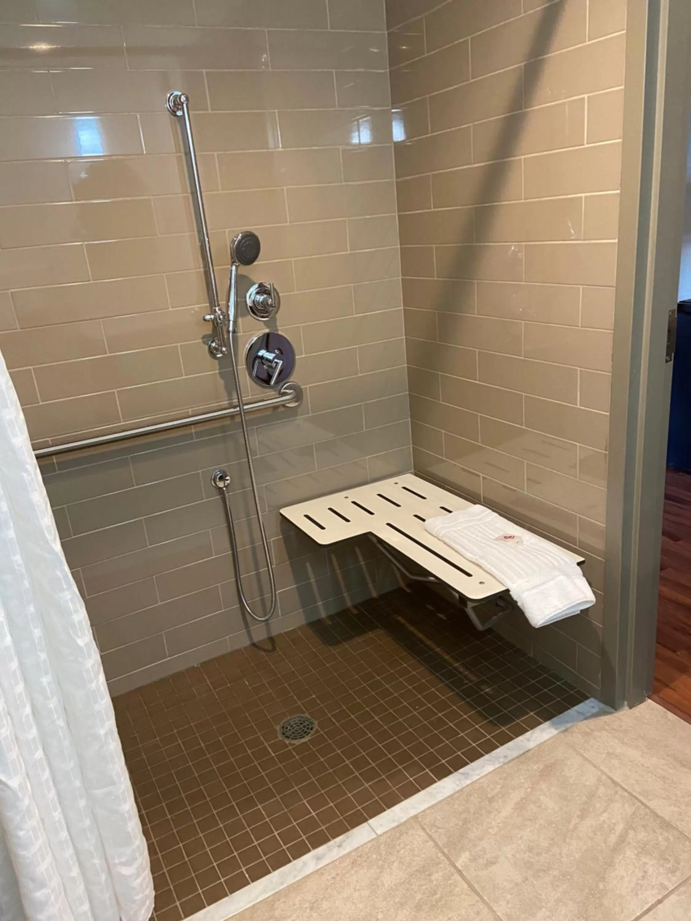 Bathroom in Comfort Inn Connellsville Riverview