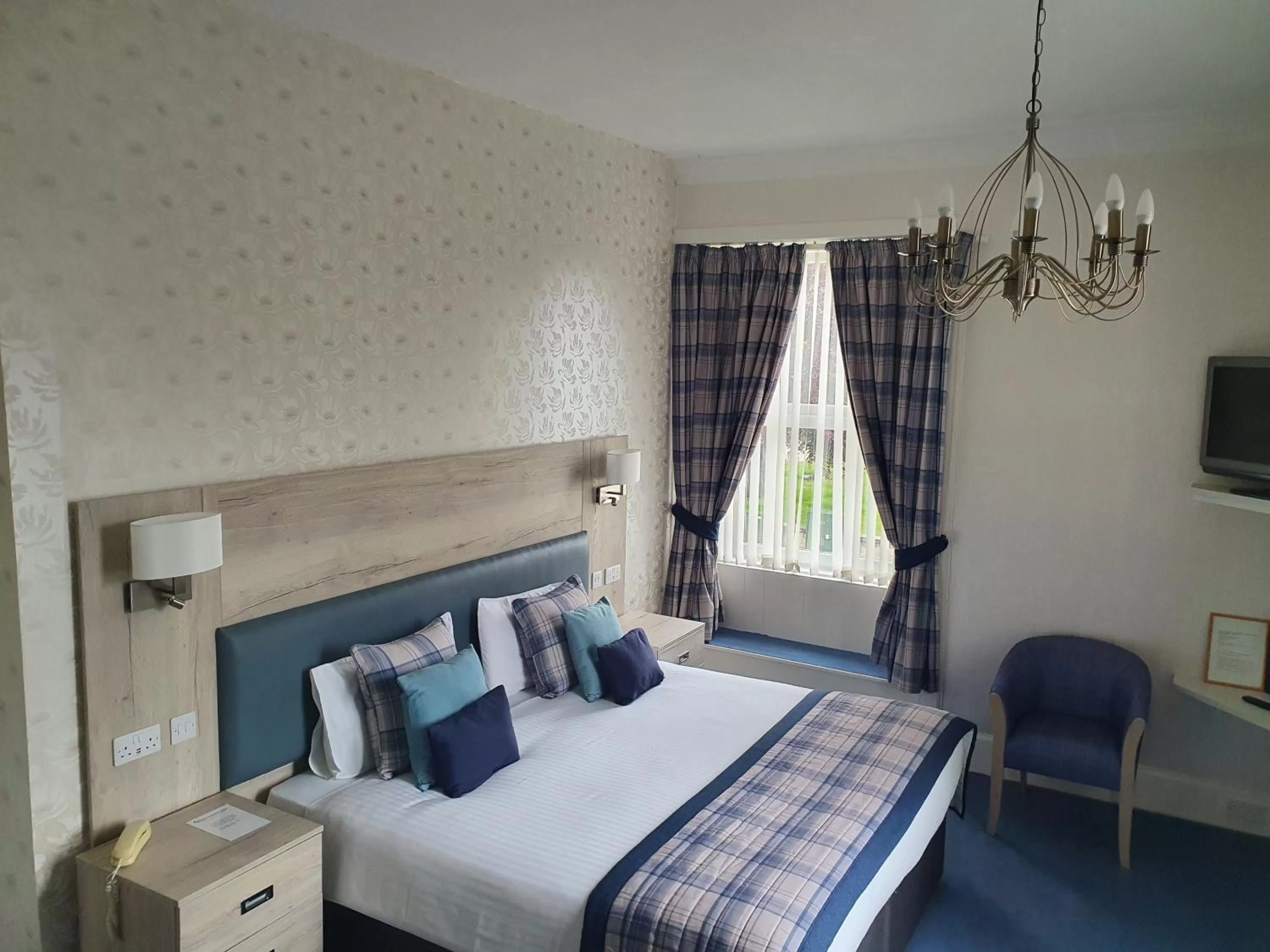 Bedroom, Bed in Sunninghill Hotel