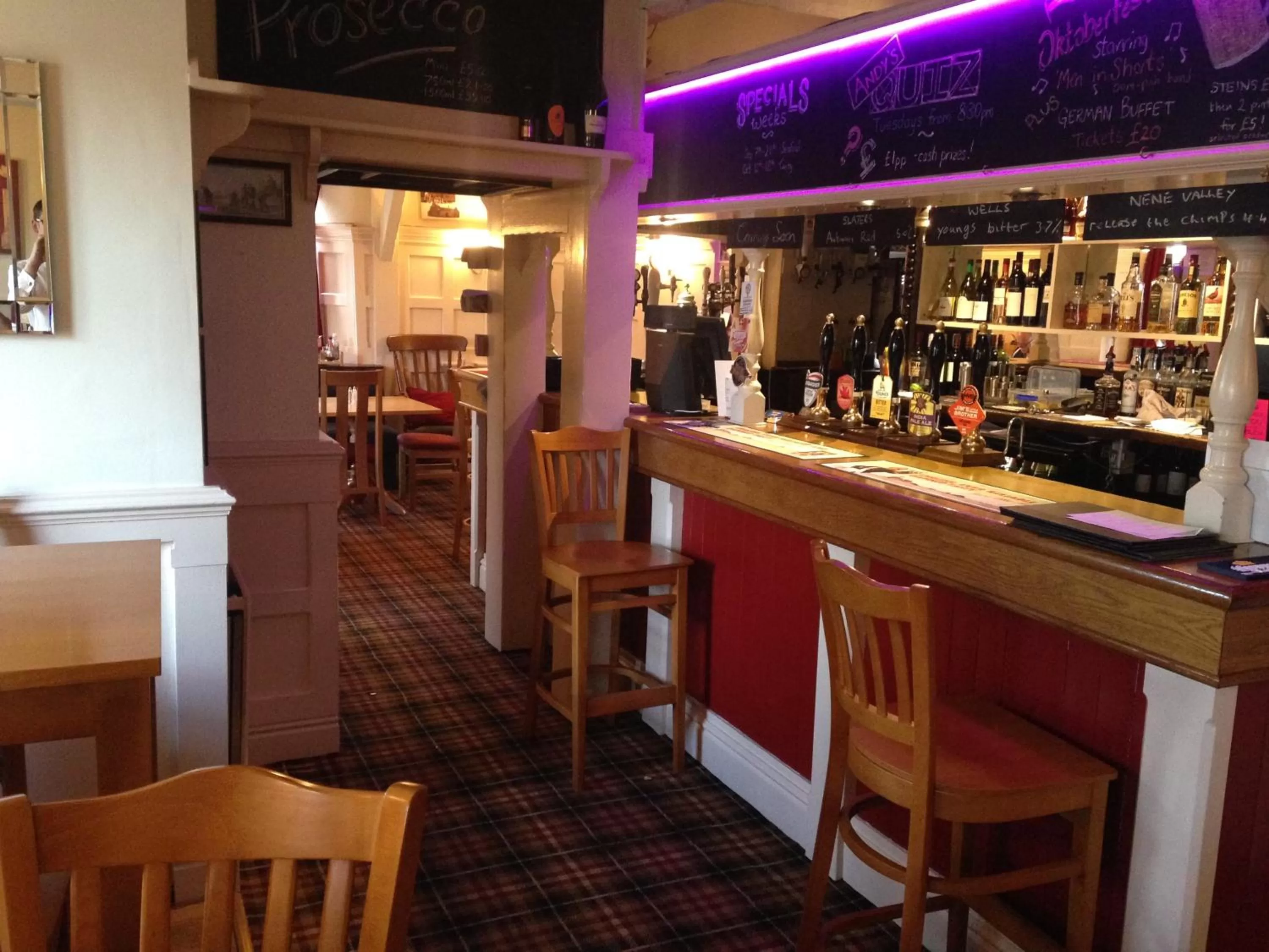 Restaurant/places to eat in The Wheatsheaf