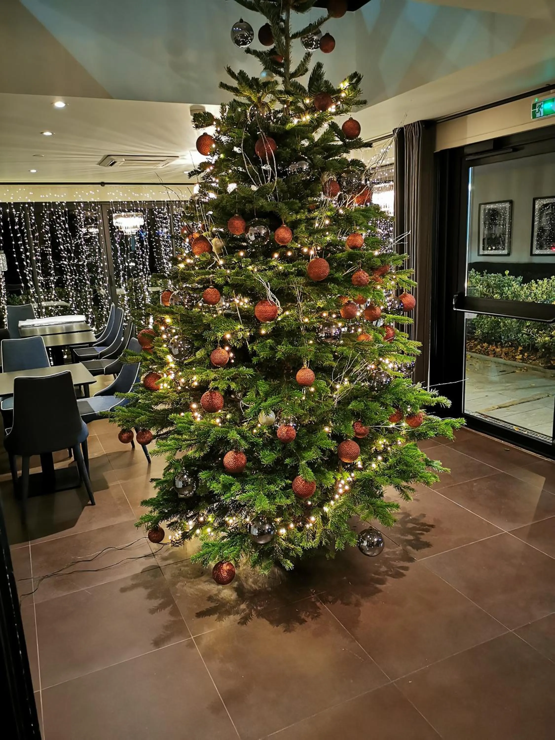 Lounge or bar in Hotel Acadie Eragny ( ex Comfort Hotel)