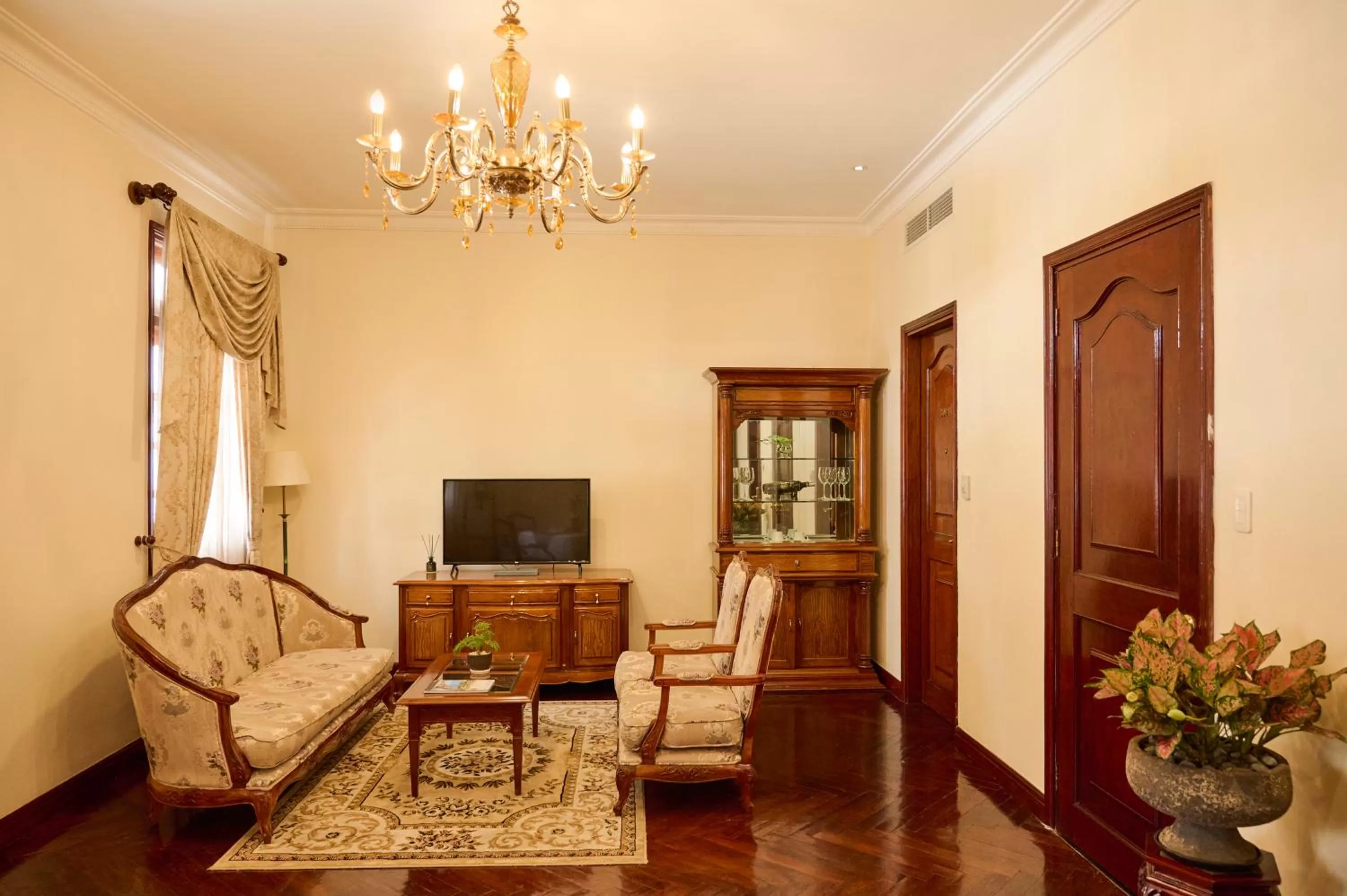 Living room in Hotel Grand Saigon