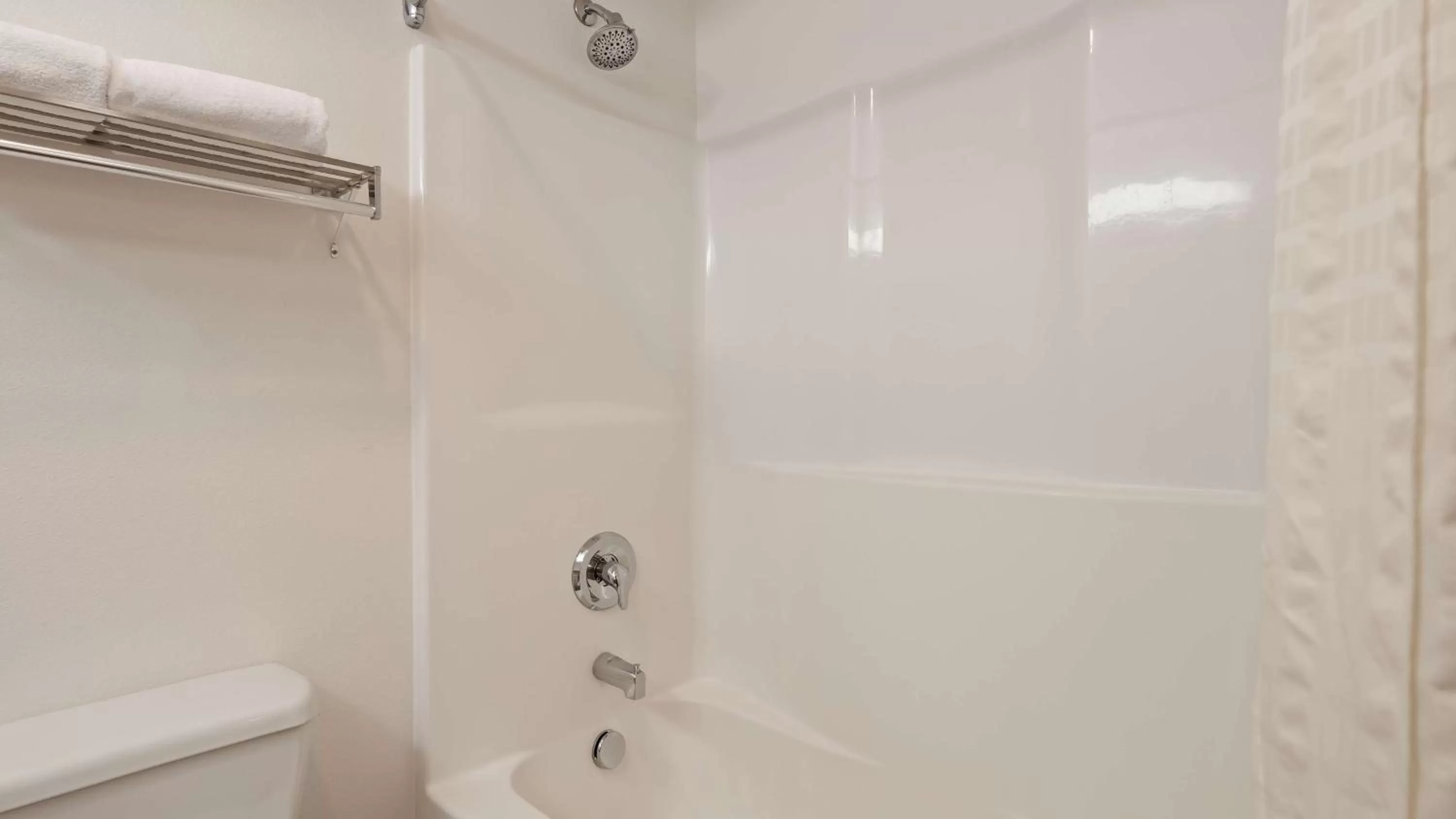 Photo of the whole room, Bathroom in SureStay Plus Hotel by Best Western Vernal