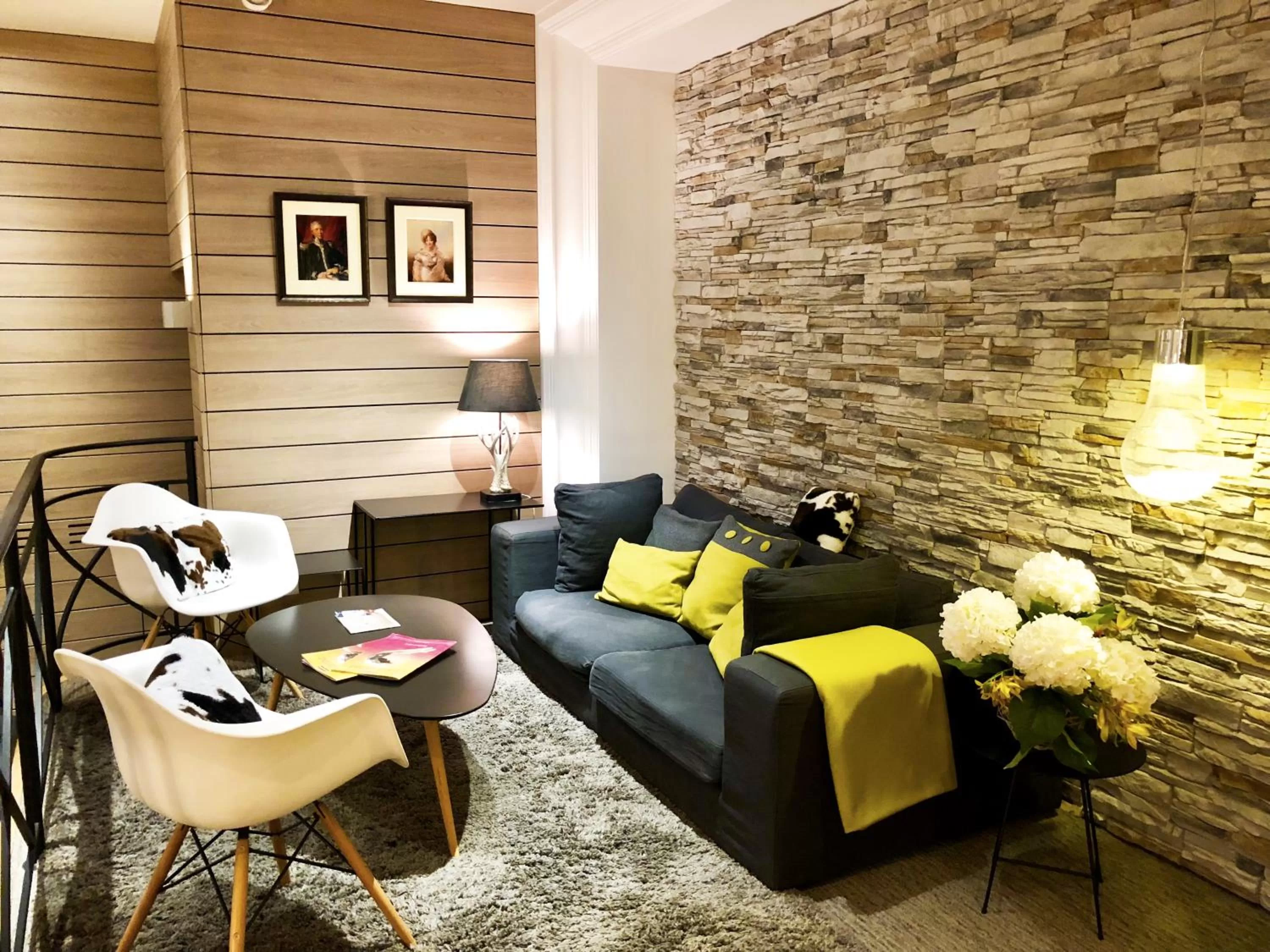 Lounge or bar in Hôtel des Princes, Chambéry Centre