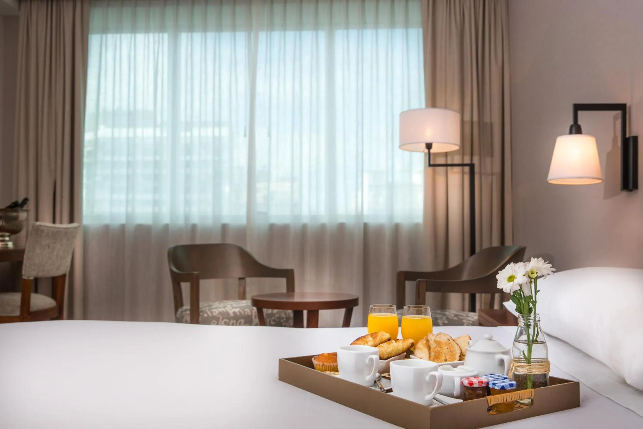 Property building, Bed in Howard Johnson Plaza Buenos Aires