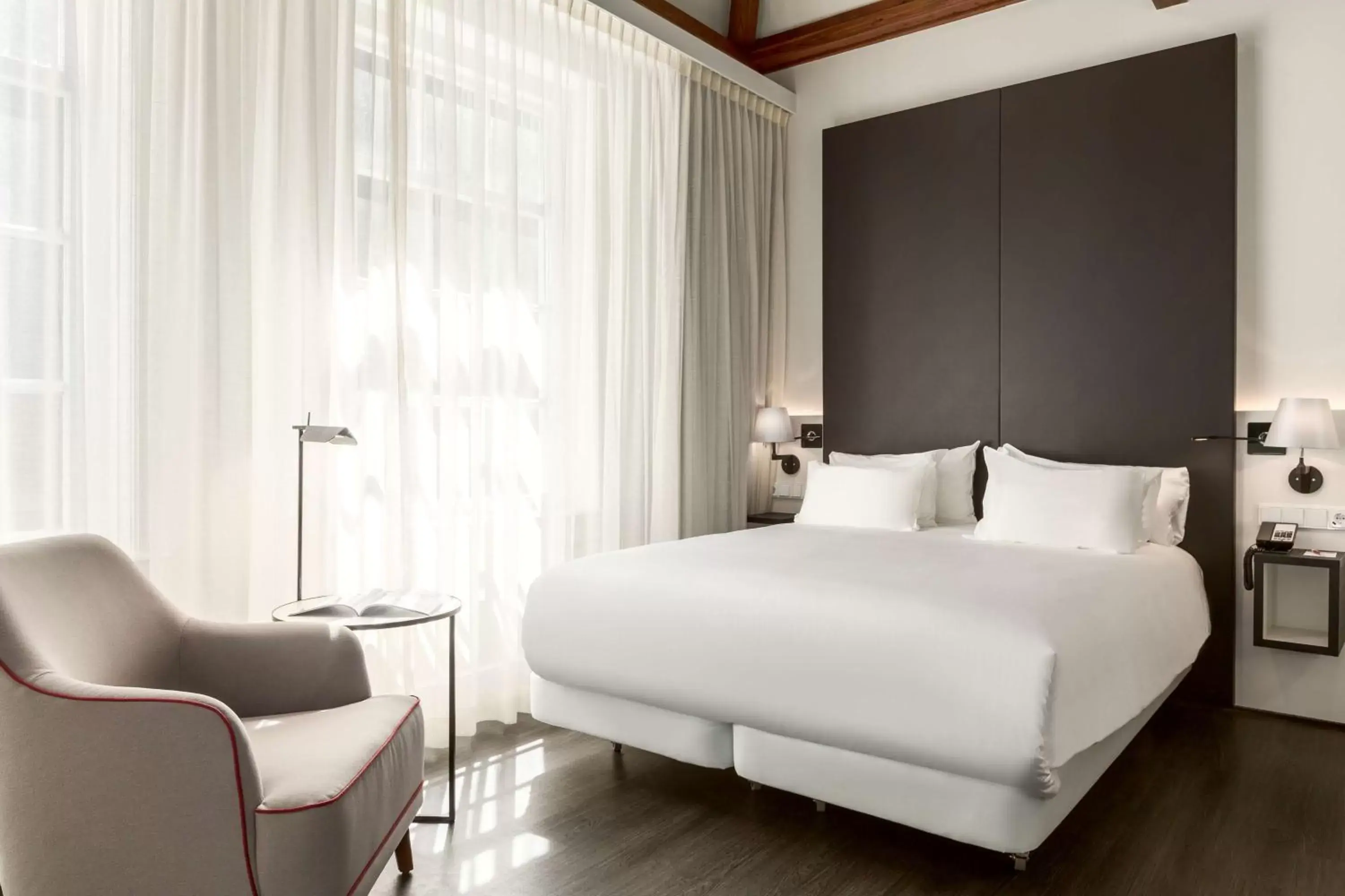 Premium Double or Twin Room with View in NH Collection Amsterdam Barbizon Palace Premium Double or Twin Room with View in NH Collection Amsterdam Barbizon Palace