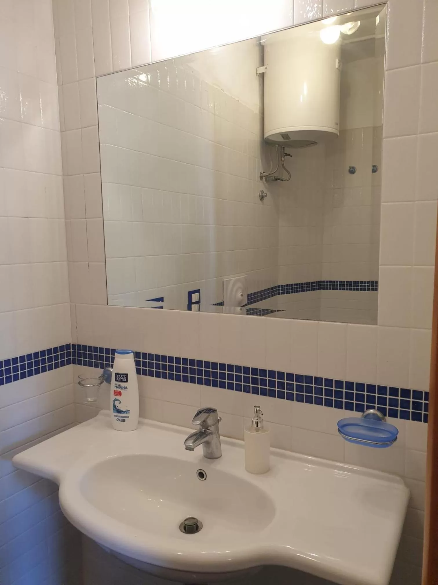 Shower in Hotel Mareluna Ischia