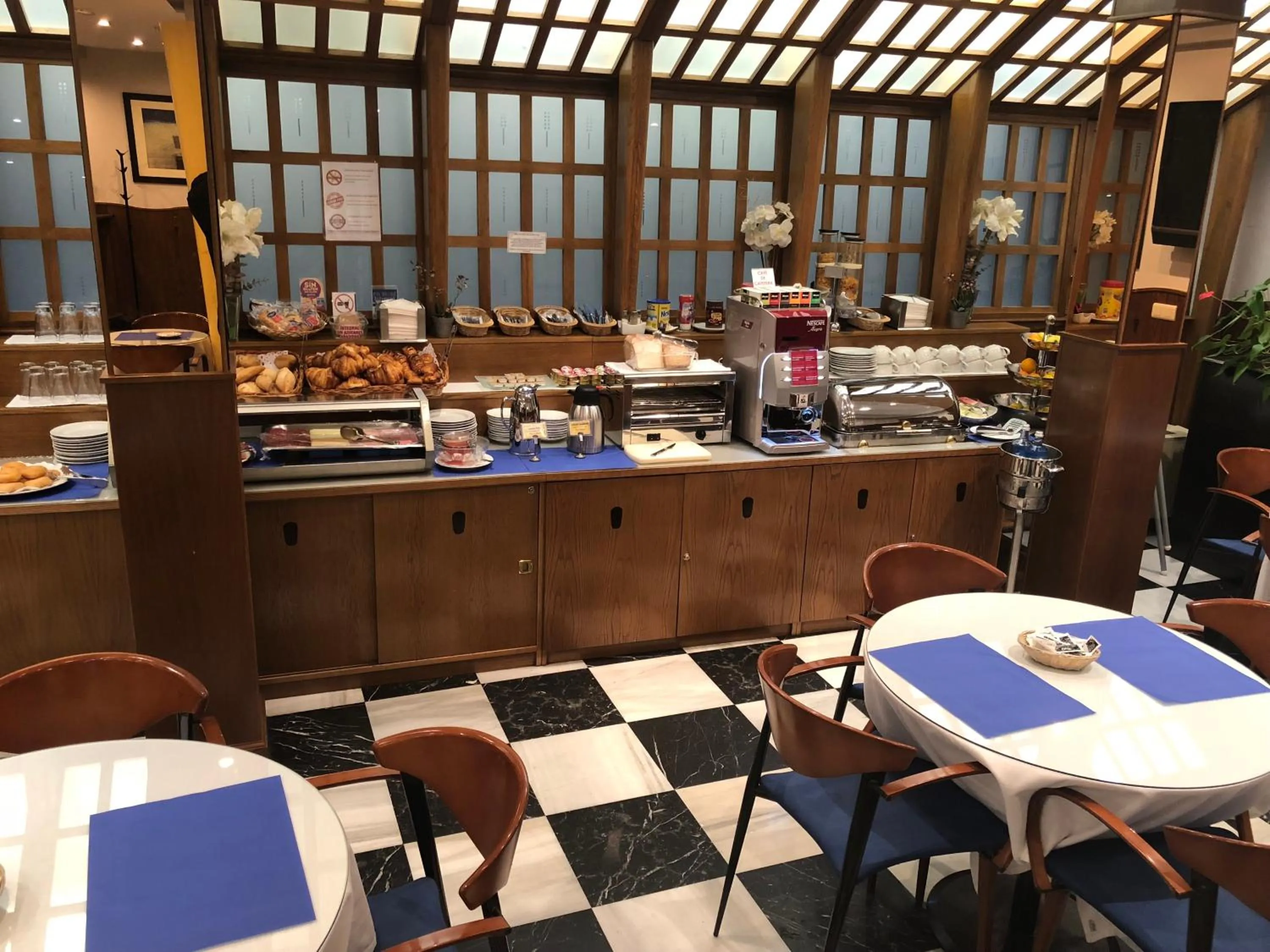 Buffet breakfast in Hotel Cordón