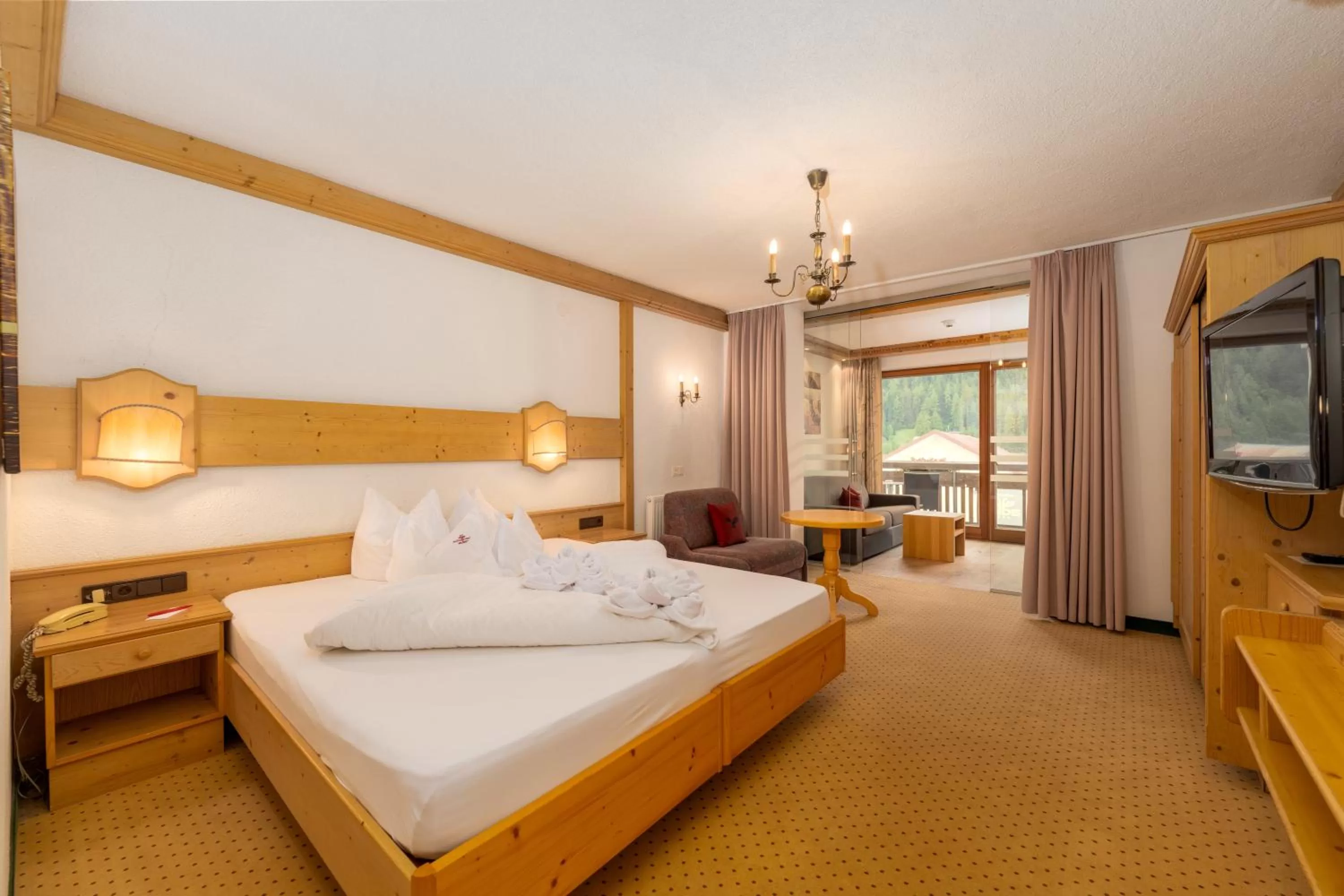 Photo of the whole room, Bed in Hotel Schwarzer Adler