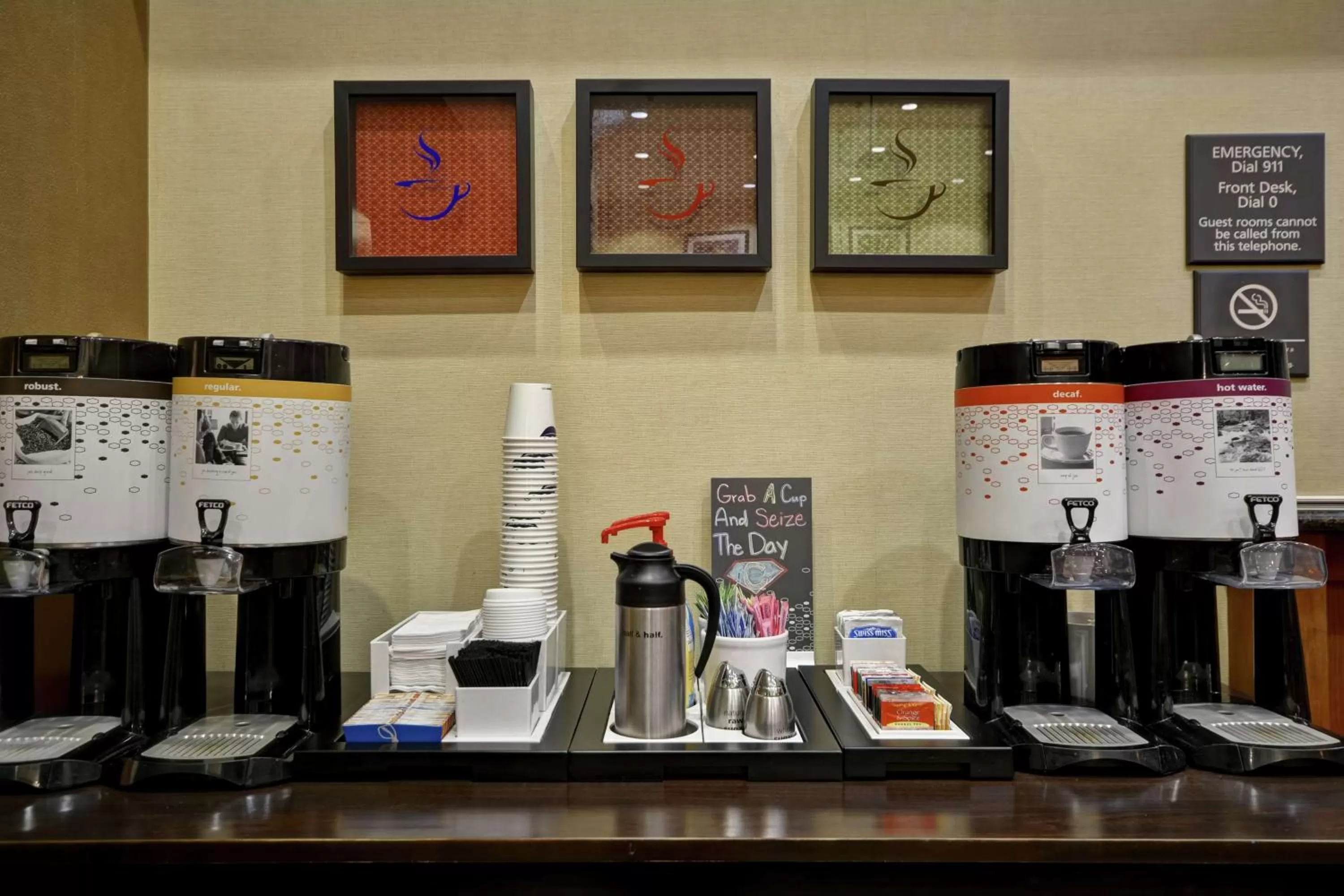 Dining area in Hampton Inn & Suites Yuma