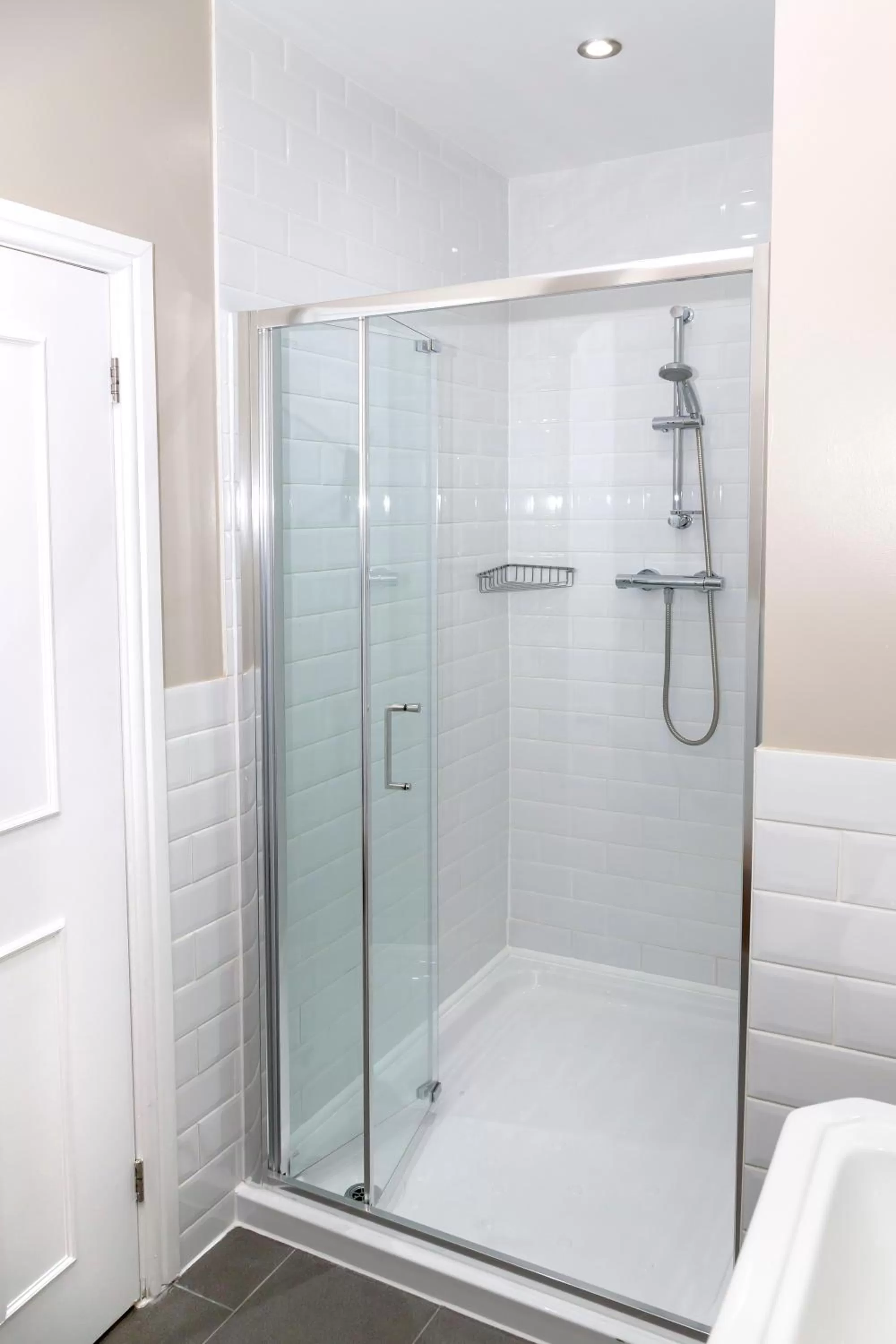 Shower in Best Western Red Lion Hotel