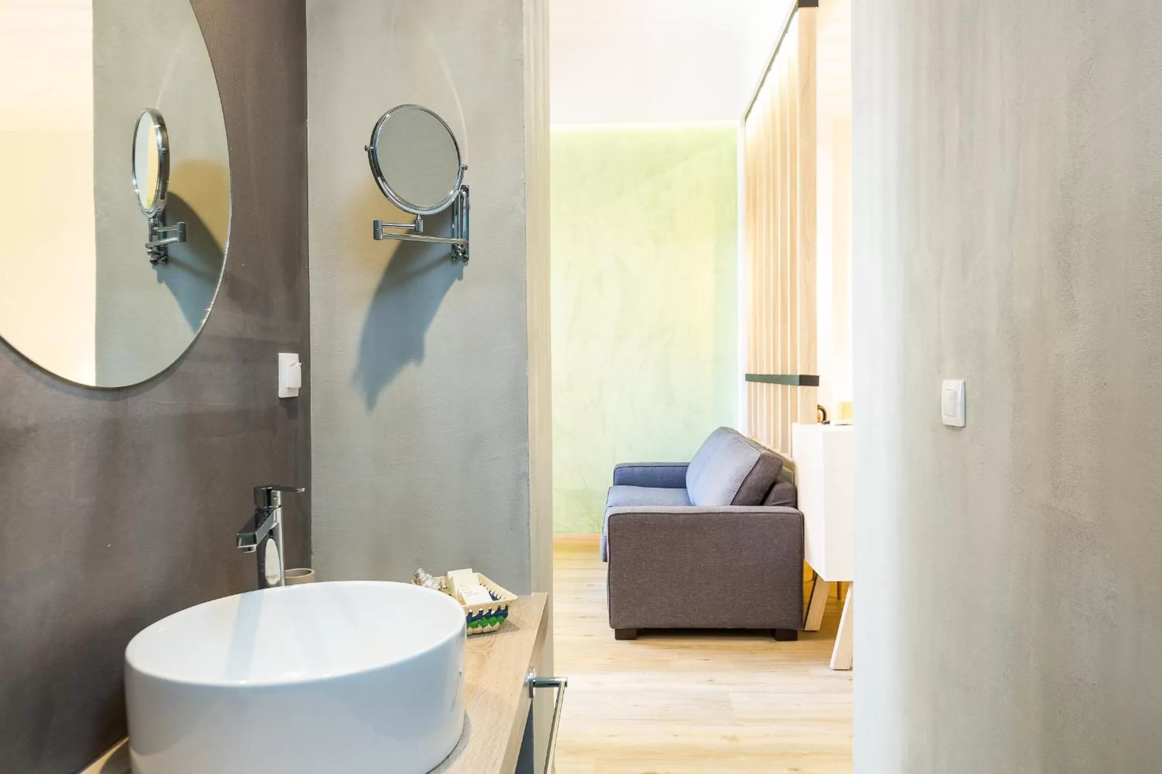 Toilet in Ark 68 City Rooms