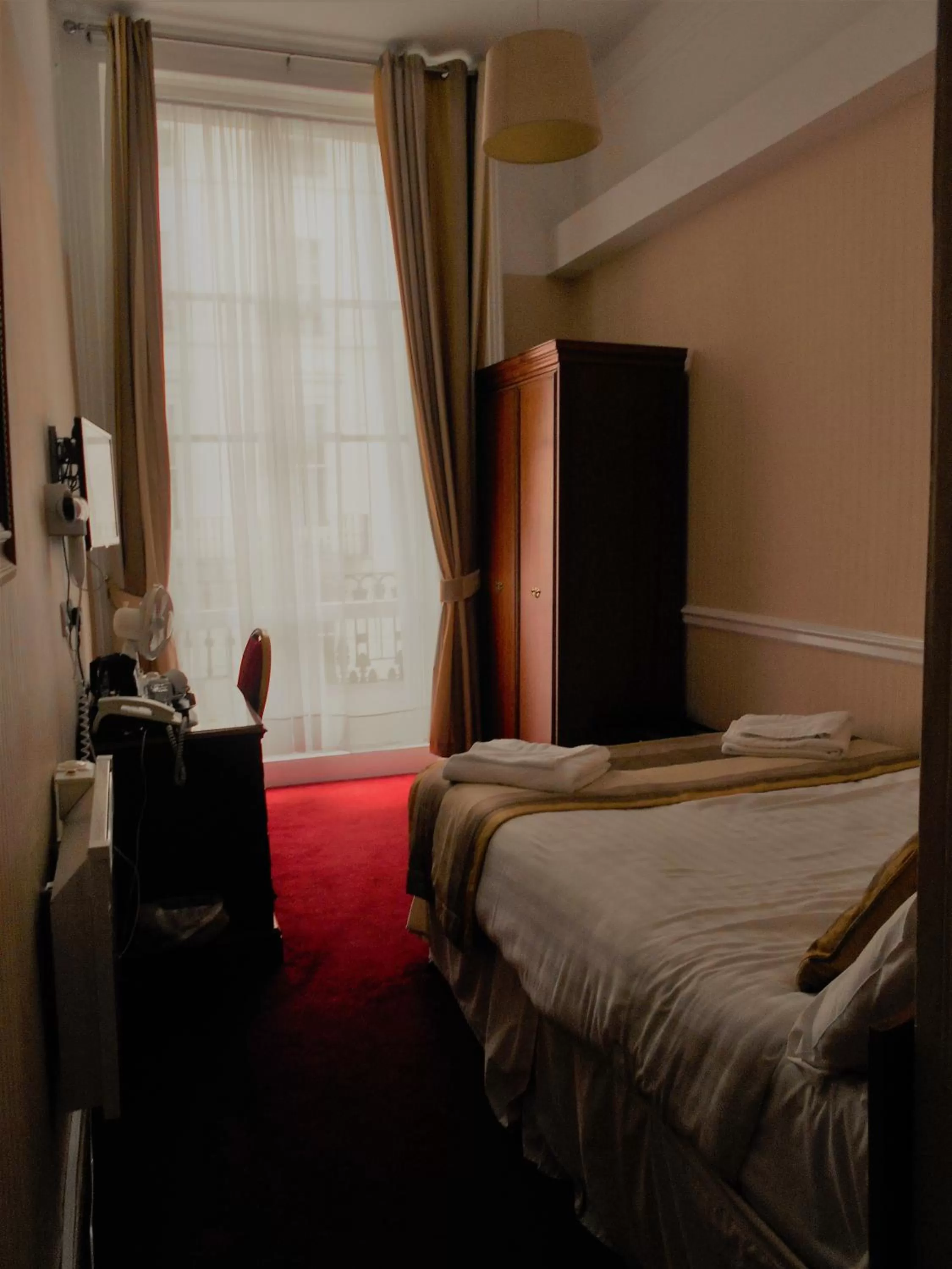 Bed in Parkwood Hotel