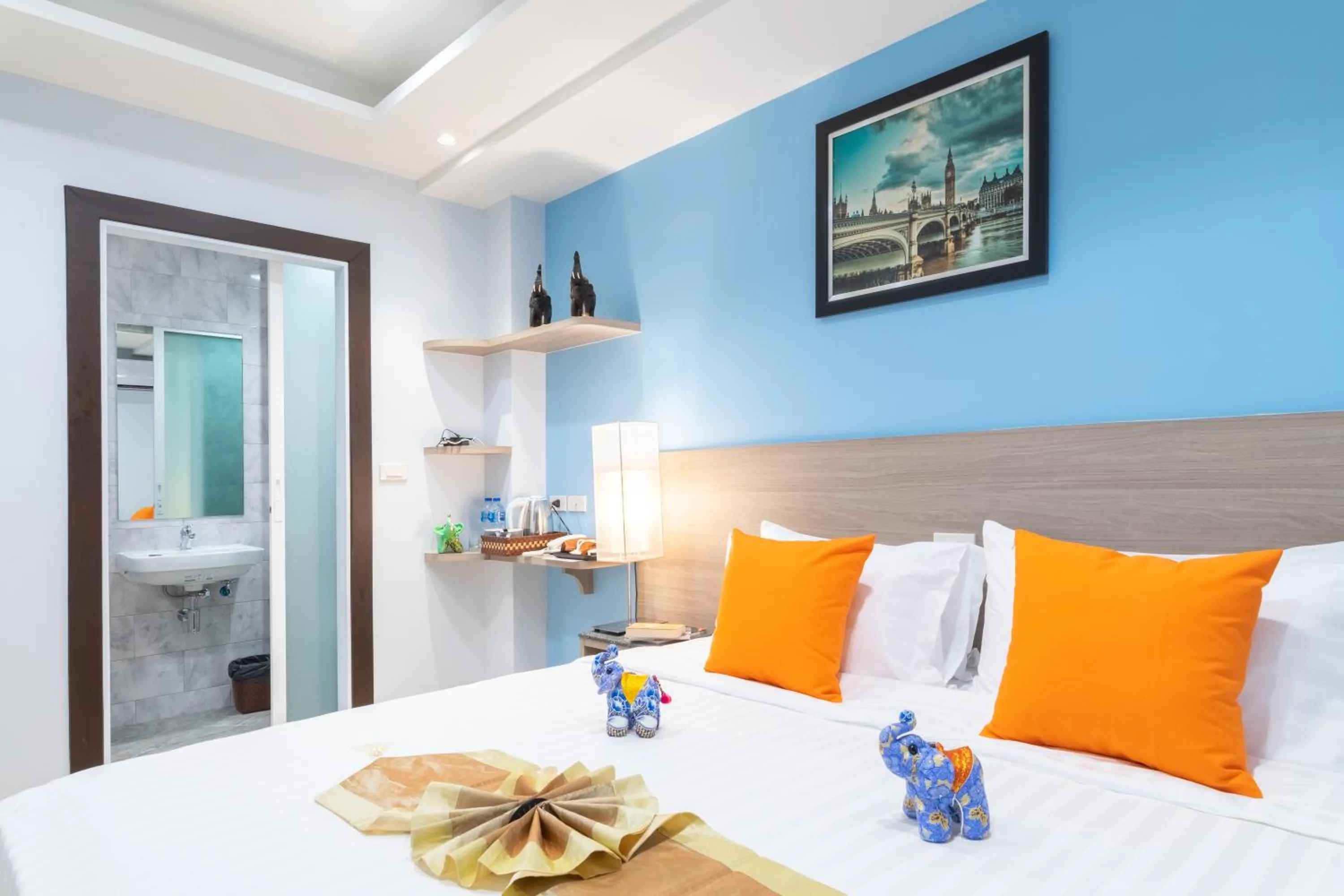 Toilet, Bed in 4M Pratunam Hotel