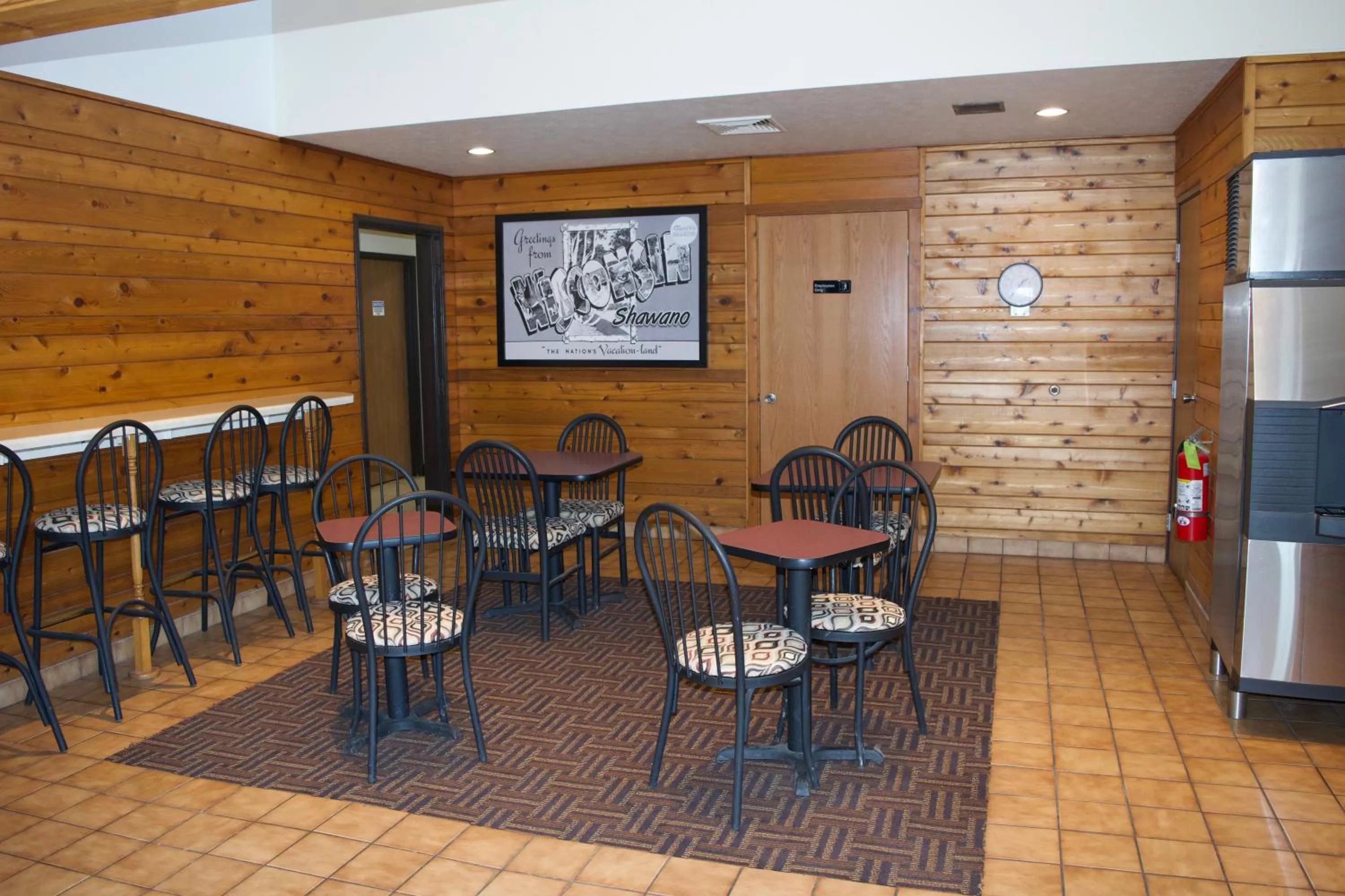 Seating area in AmeriVu Inn and Suites Shawano WI