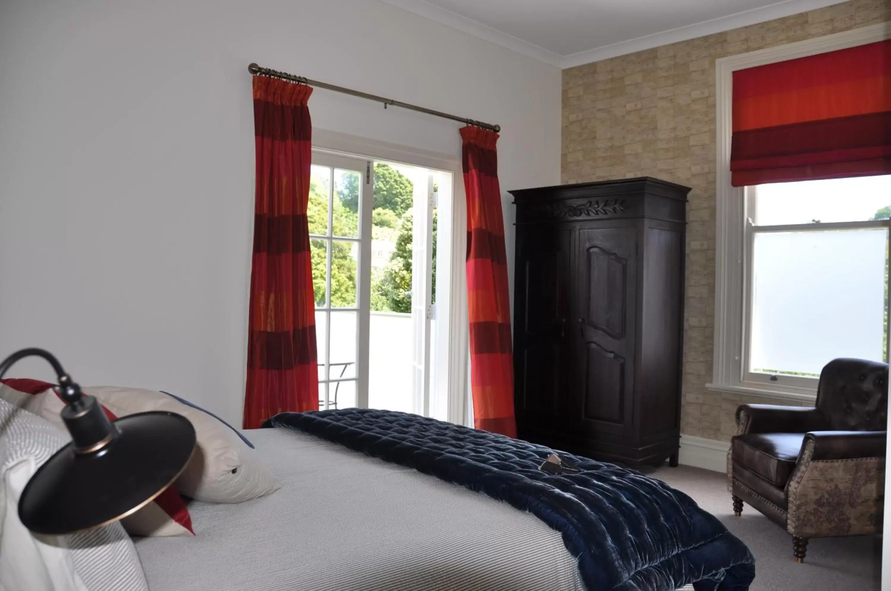 Queen Suite with Spa Bath - single occupancy in Issey Manor Queen Suite with Spa Bath - single occupancy in Issey Manor