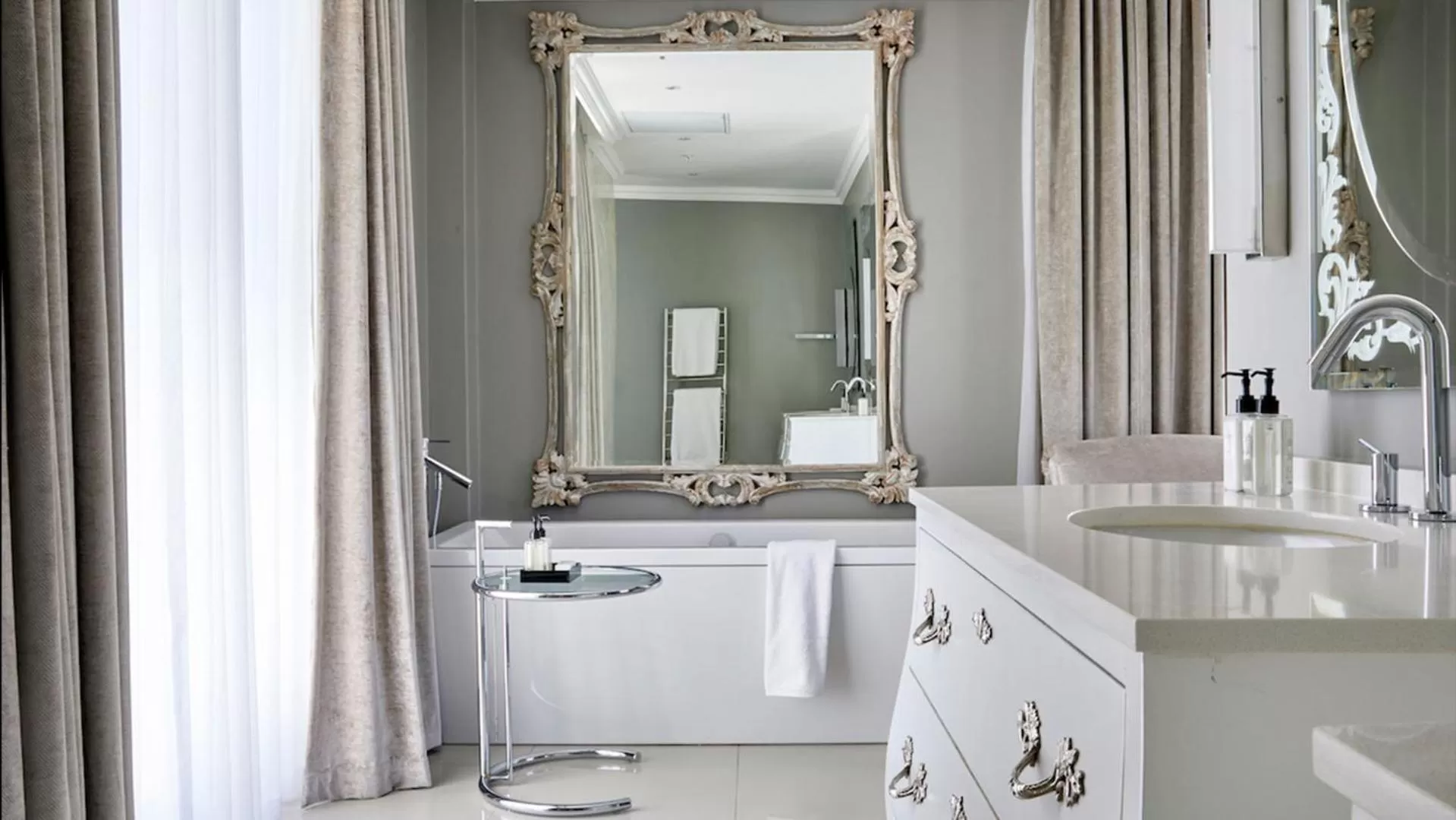 Queen Victoria Hotel by NEWMARK