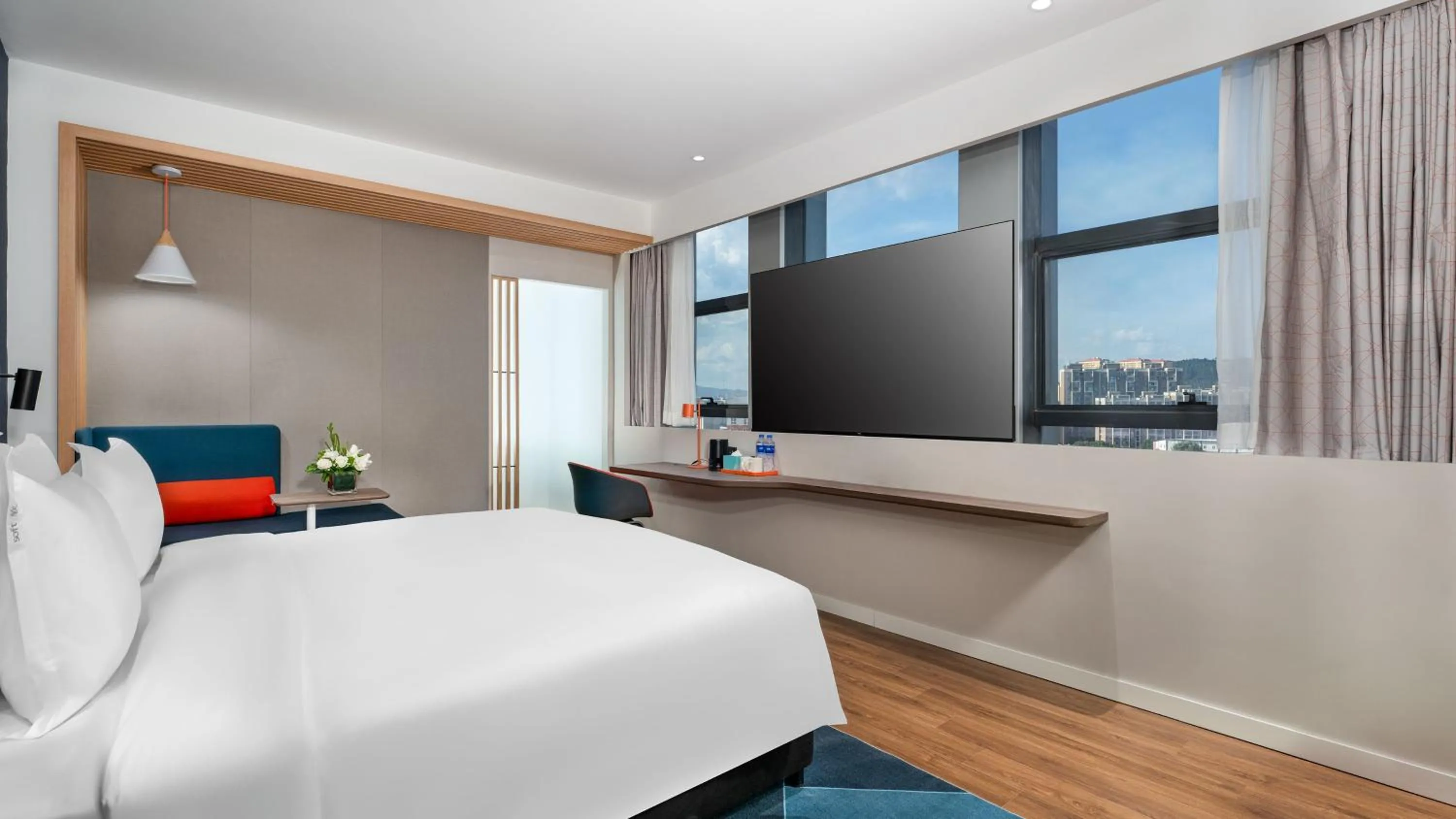 Photo of the whole room, Bed in Holiday Inn Express Kunming Panlong by IHG