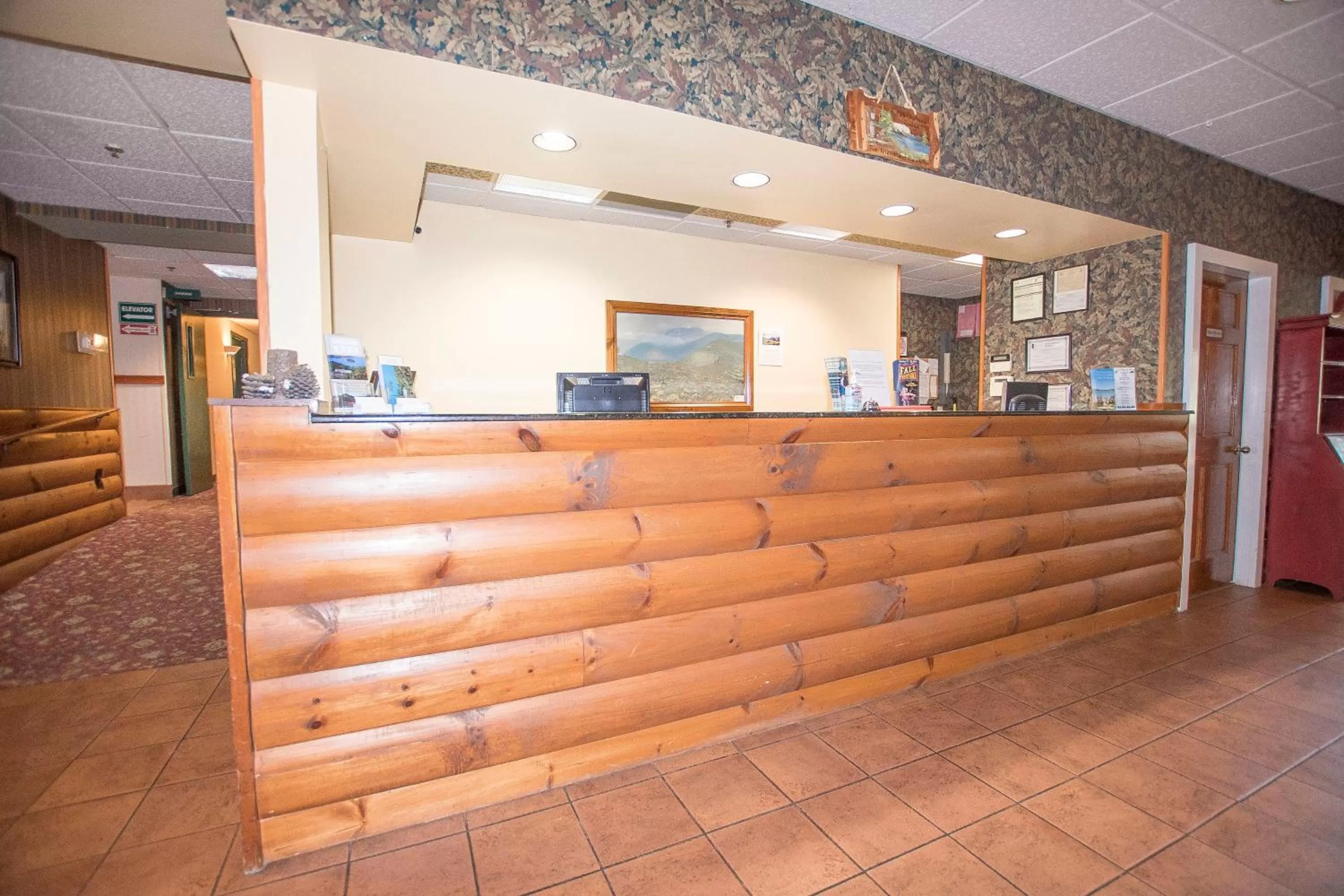 Lobby or reception in Lake Chatuge Lodge