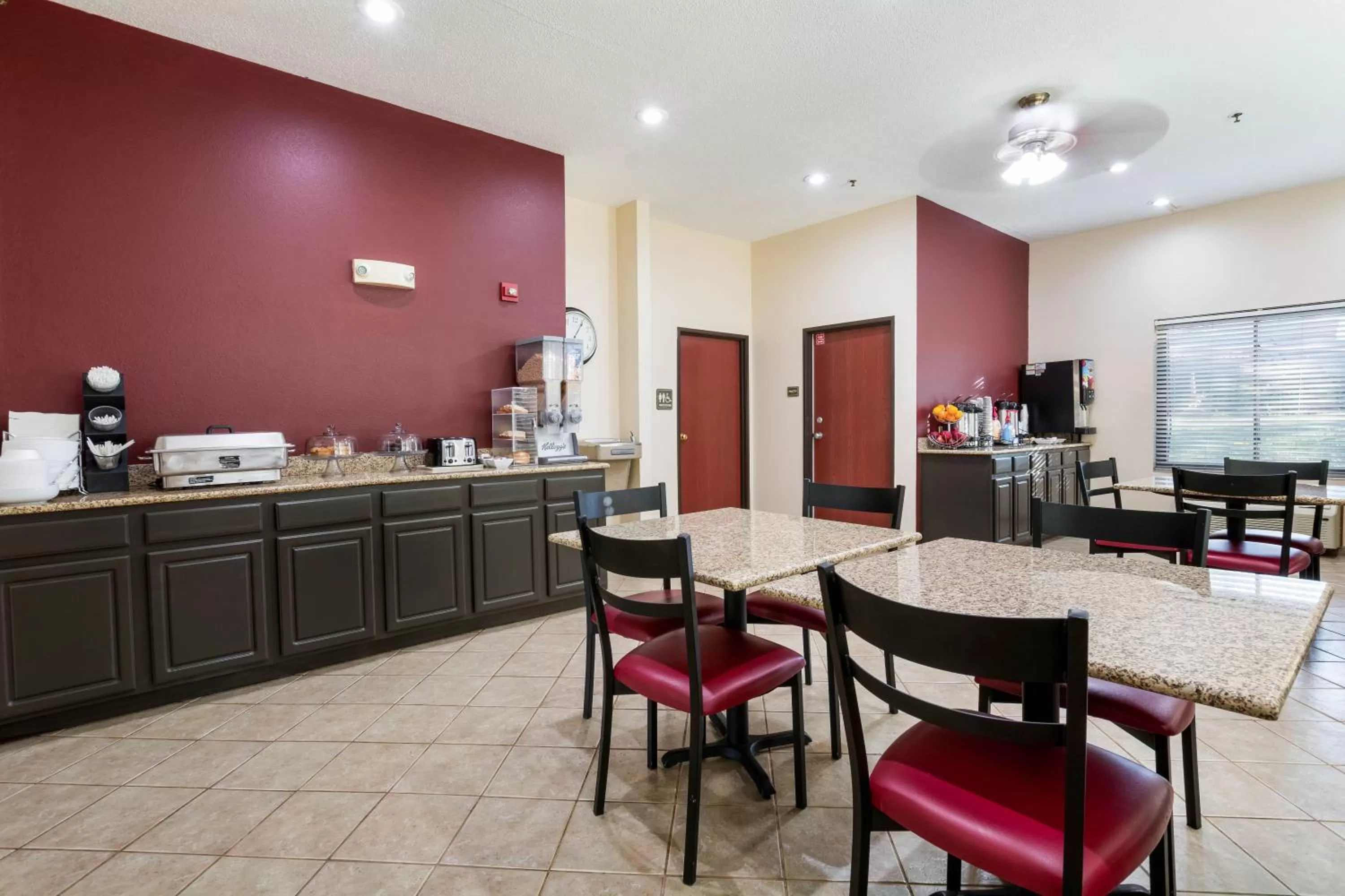 Breakfast in Red Roof Inn Carrollton