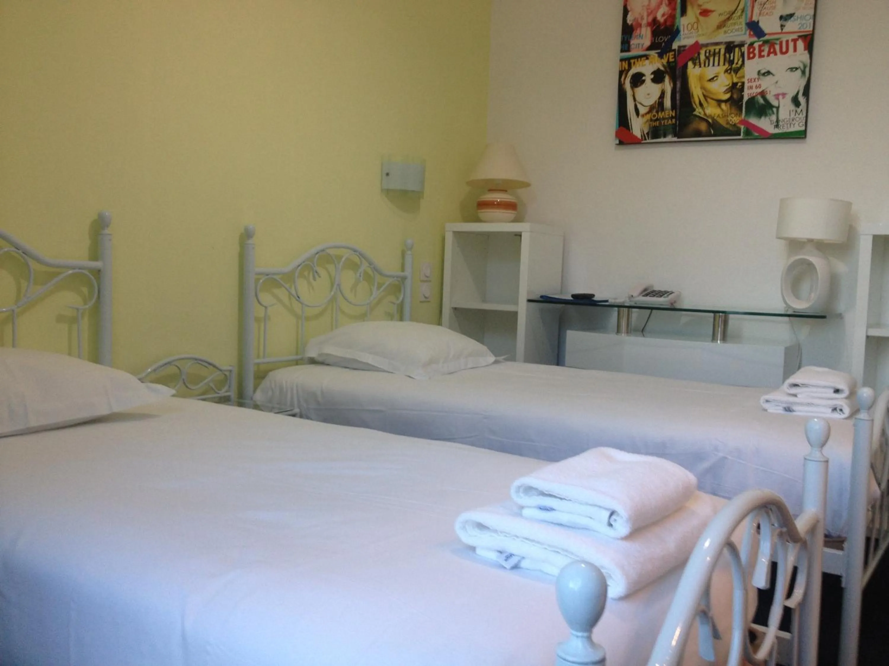 Bedroom, Bed in Hotel Couleurs Sud Centre-ville Gare Charleville-Mézières