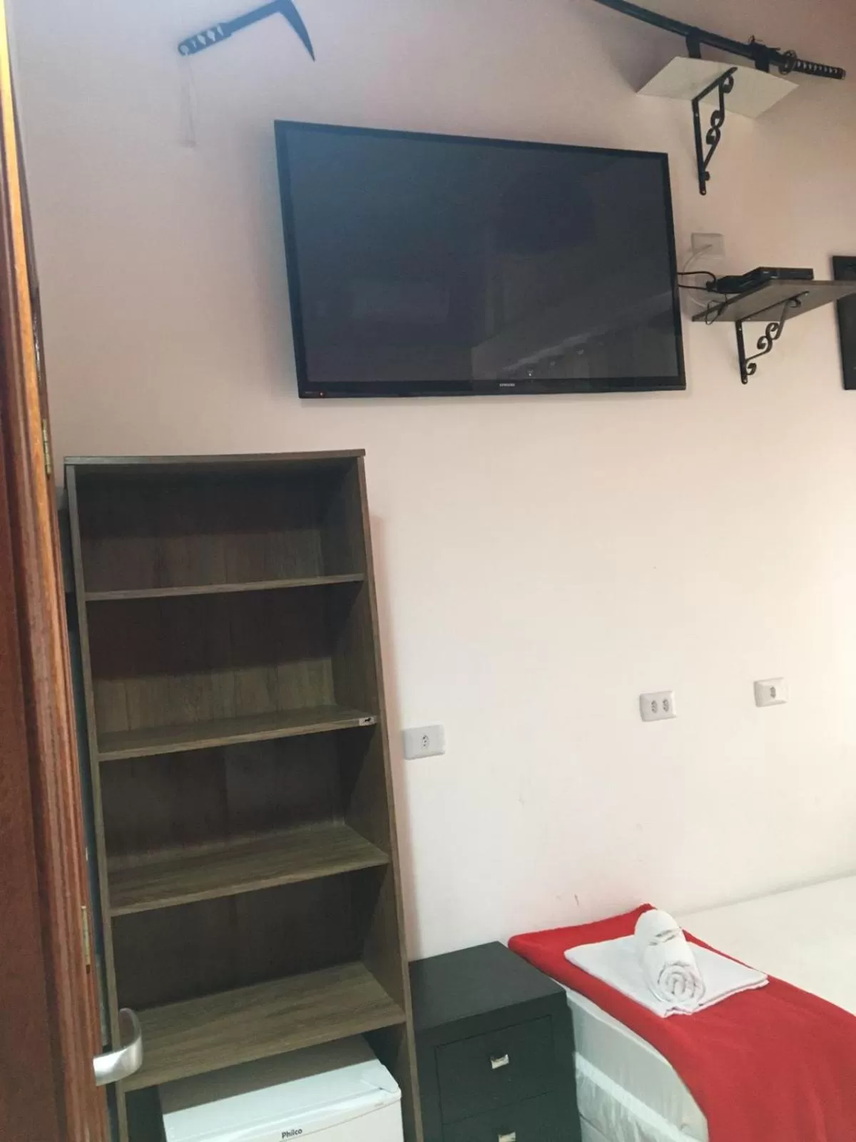 Bedroom, TV/Entertainment Center in Hotel Buriti Itupeva