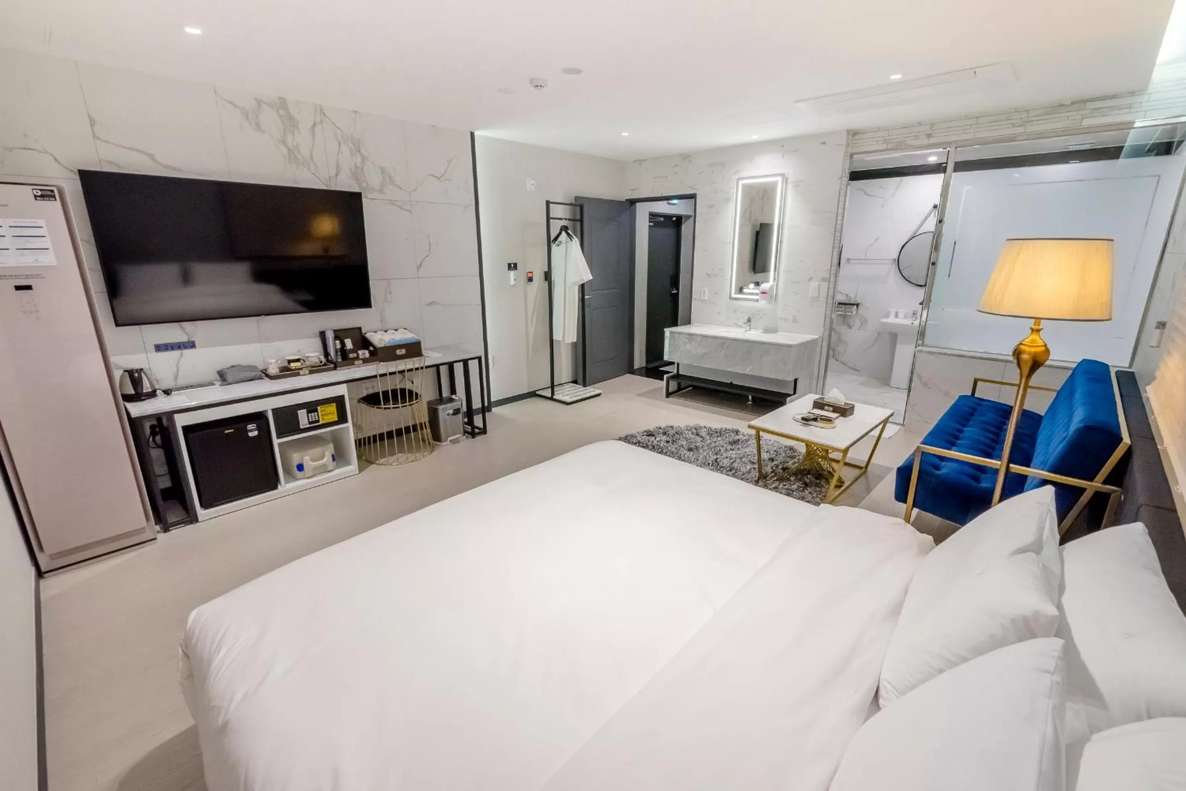 TV and multimedia, Bed in Air Sky Hotel