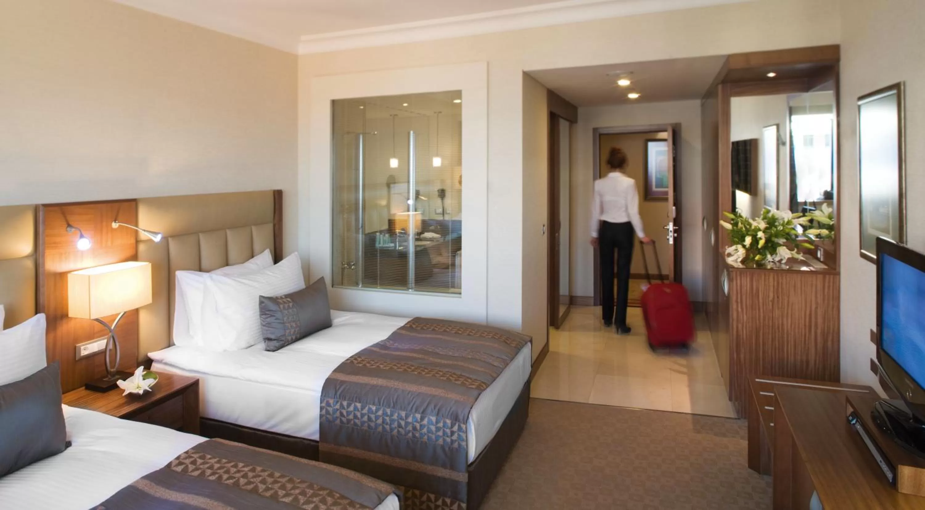 People, Bed in Mövenpick Hotel Izmir