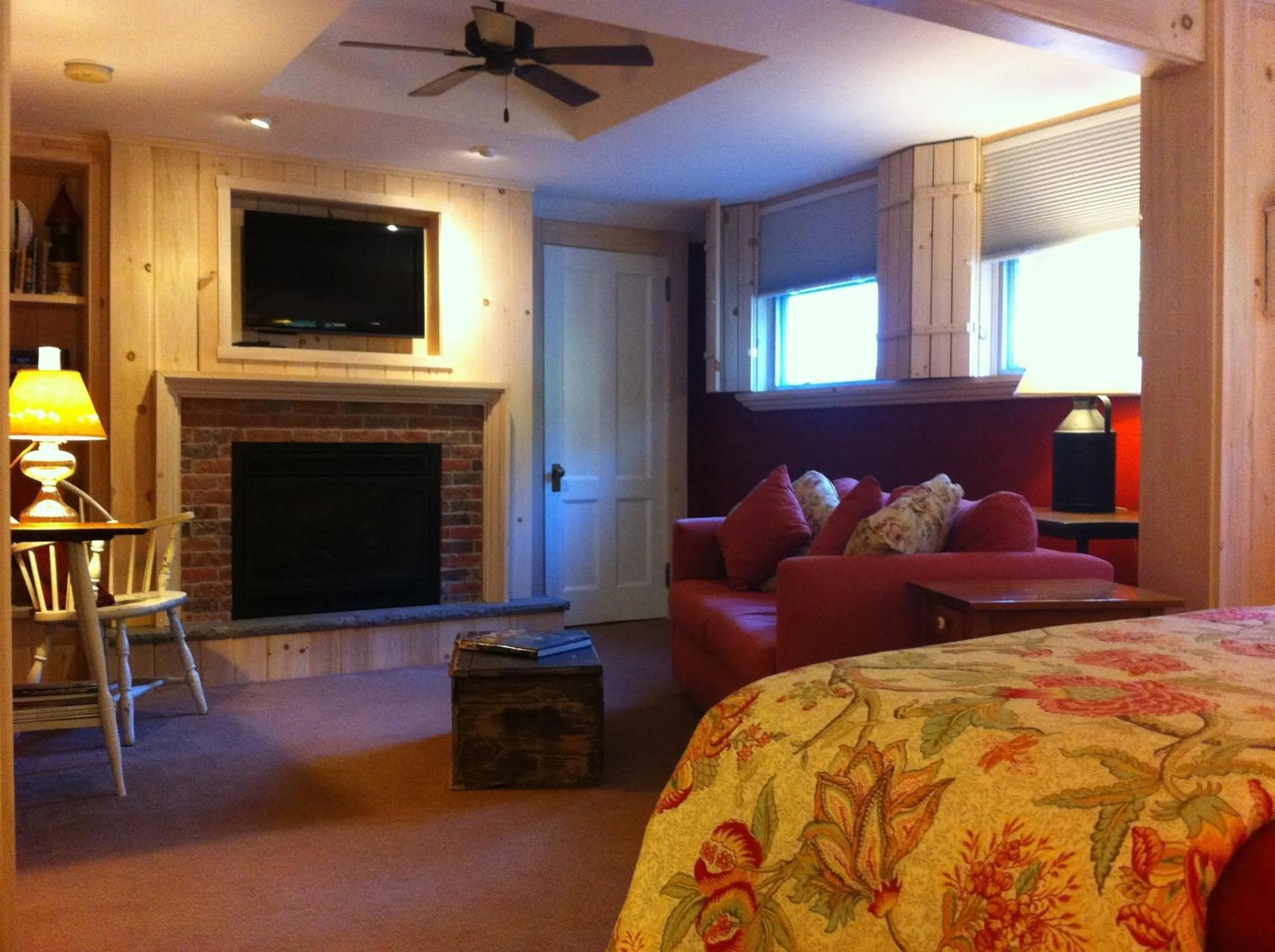Decorative detail, Bed in Deerhill Inn