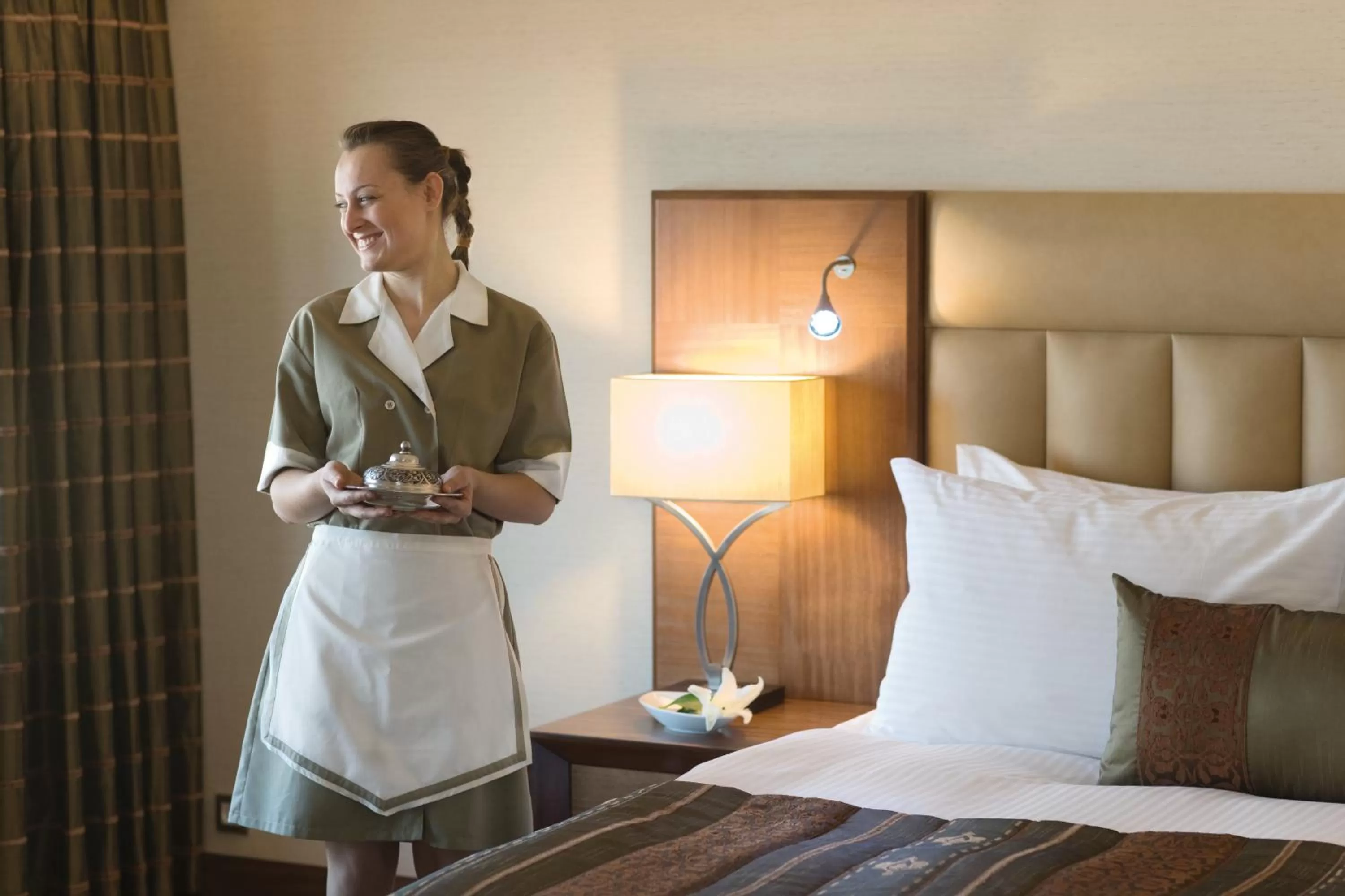 Staff, Bed in Mövenpick Hotel Izmir