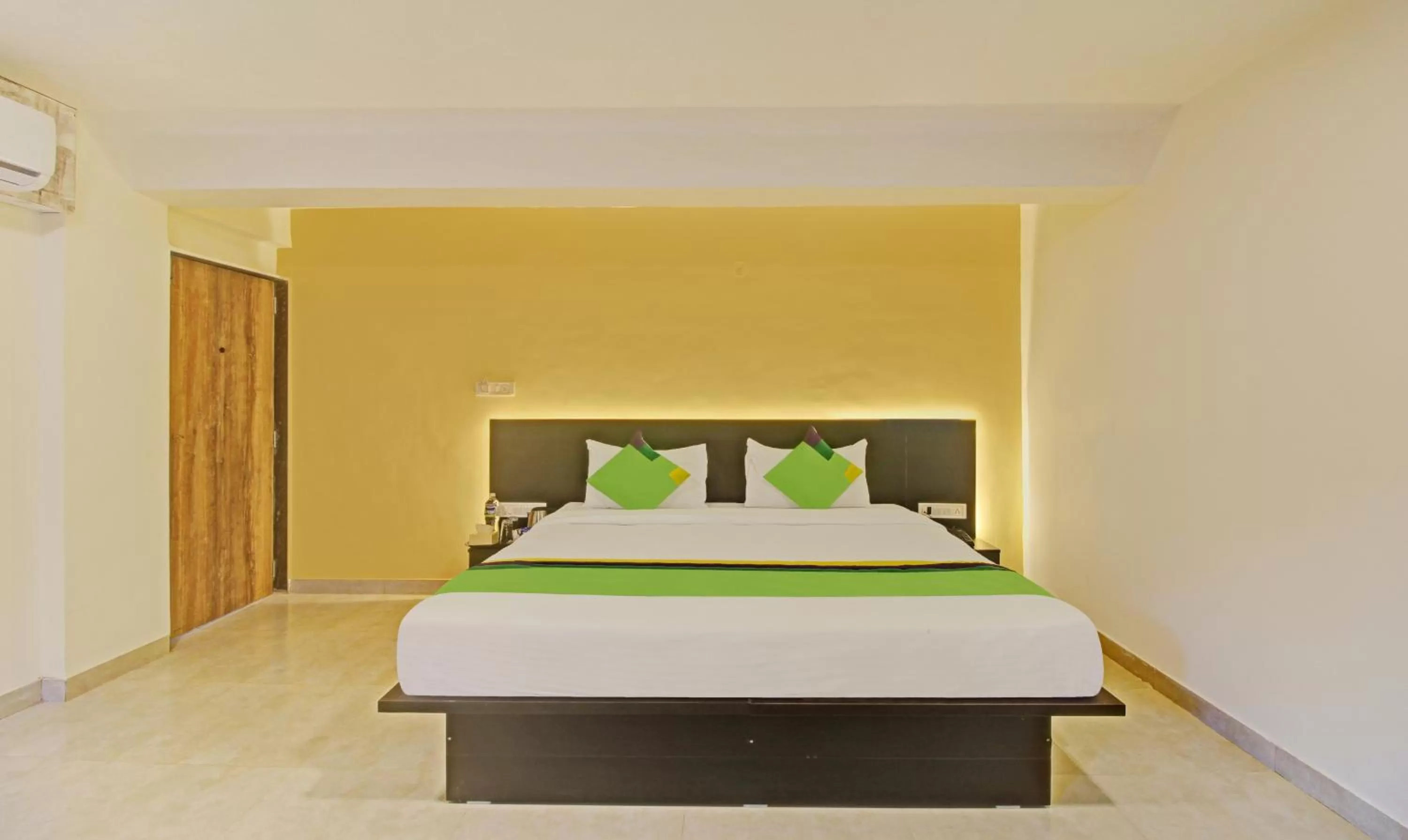 Bed in Treebo Trend Raaya Regency